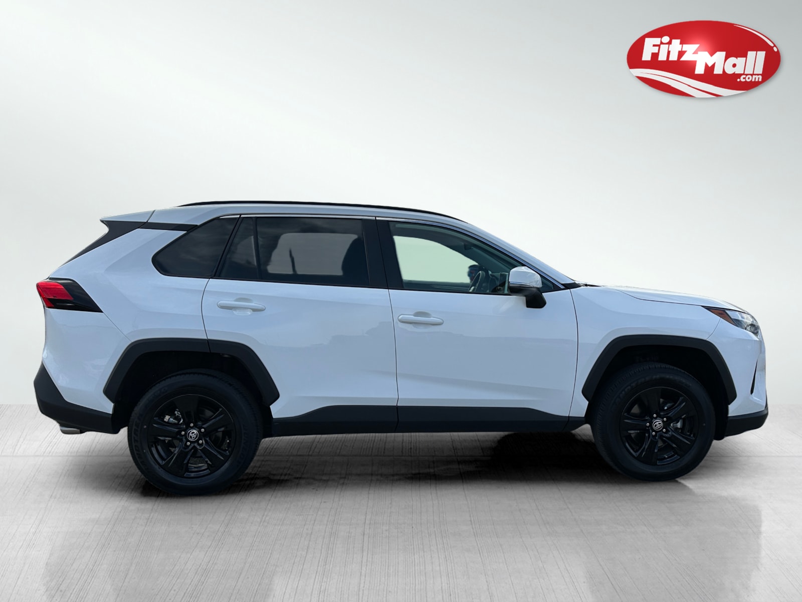 2024 Toyota RAV4 XLE photo 3