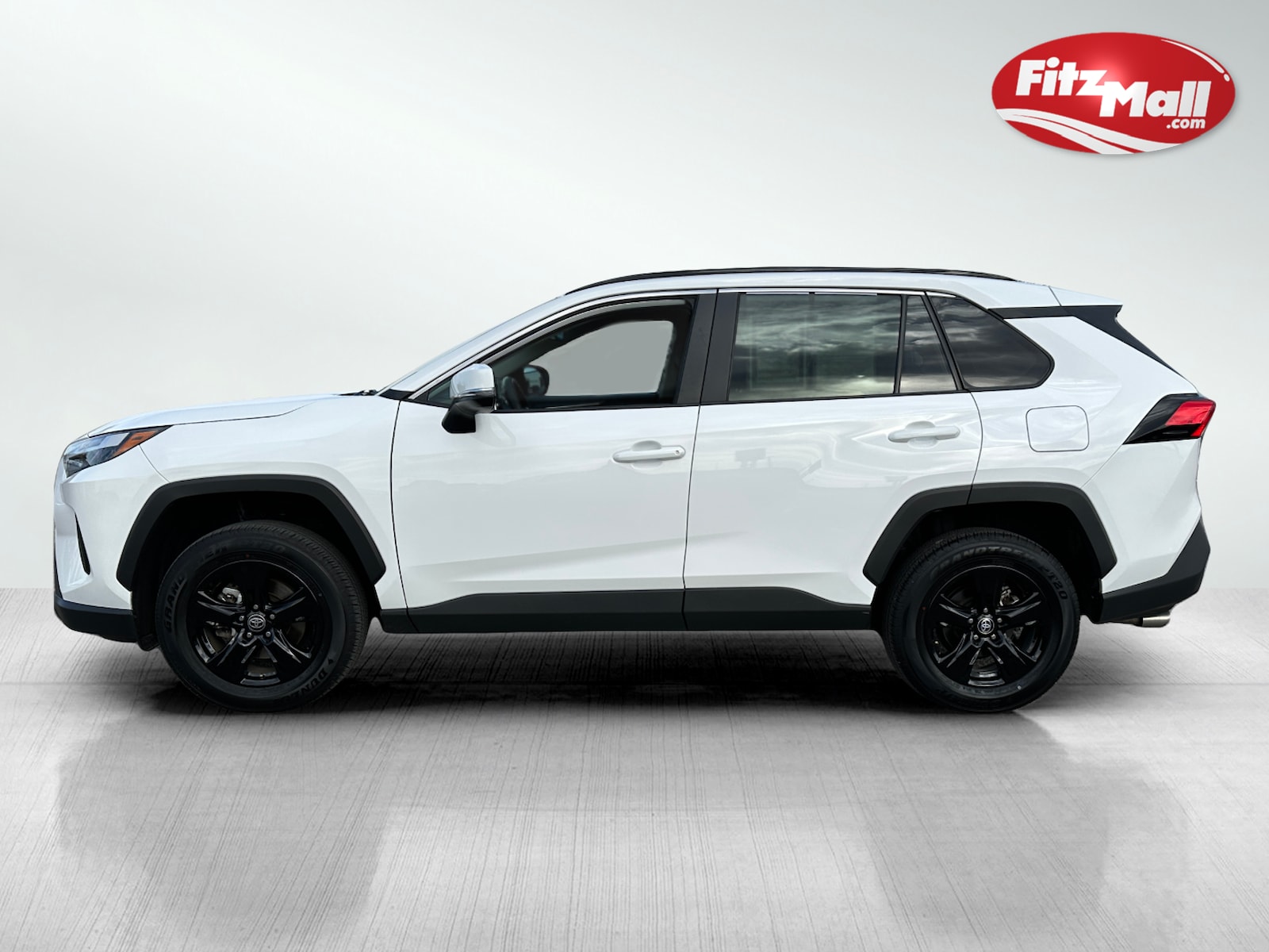 2024 Toyota RAV4 XLE photo 4
