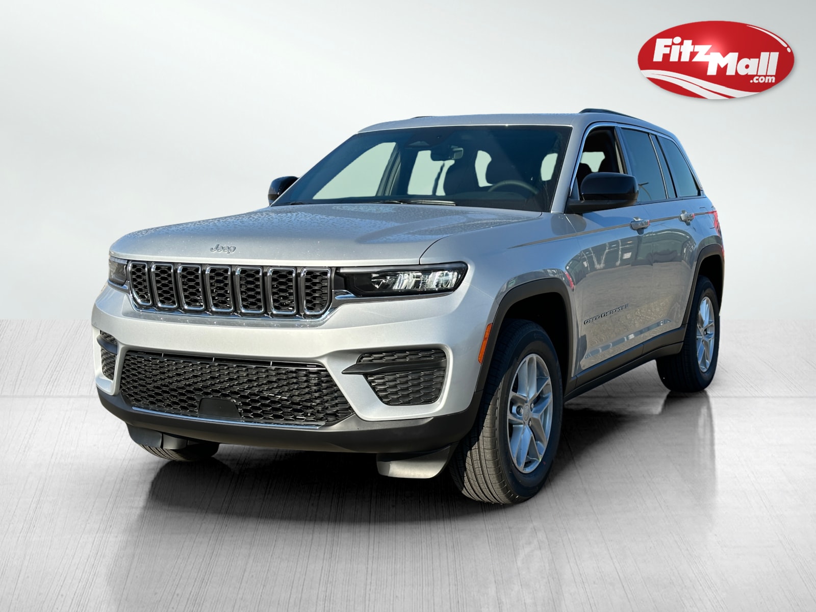 2025 Jeep Grand Cherokee Laredo X photo 2