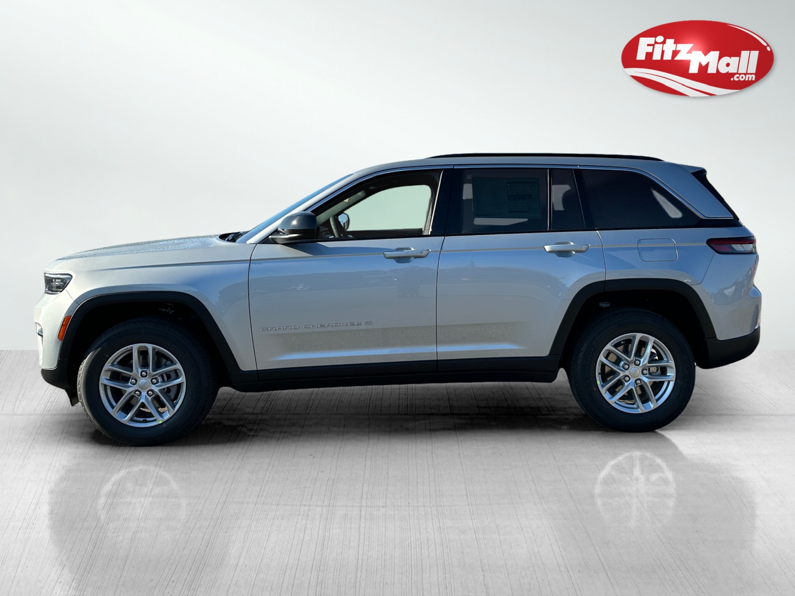 2025 Jeep Grand Cherokee Laredo X photo 4