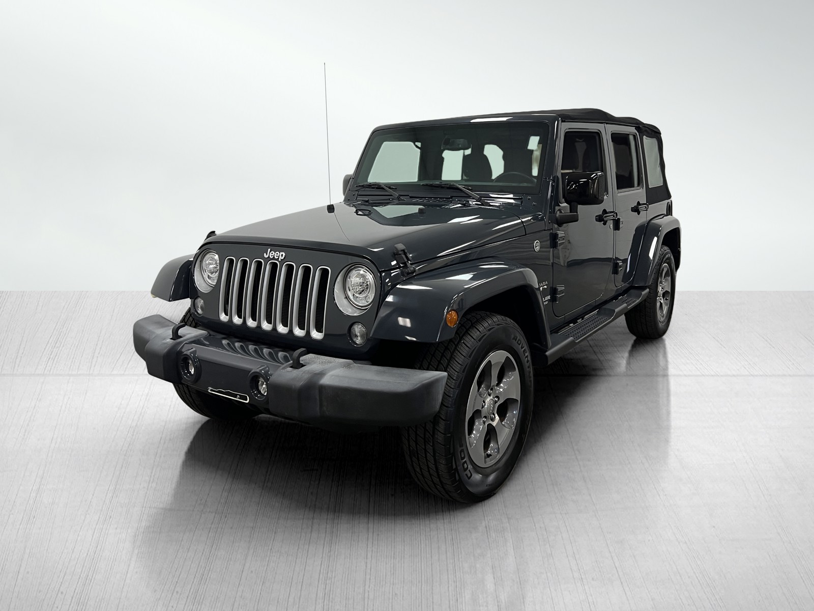 2017 Jeep Wrangler Unlimited Sahara photo 2