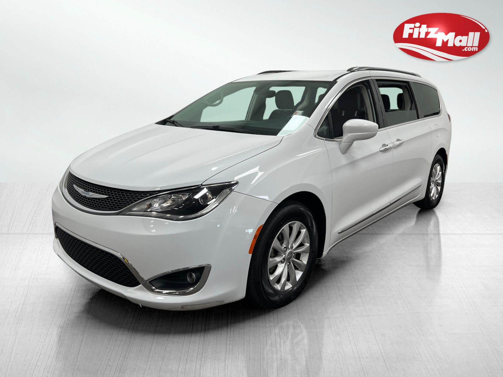 2018 Chrysler Pacifica Touring L photo 2