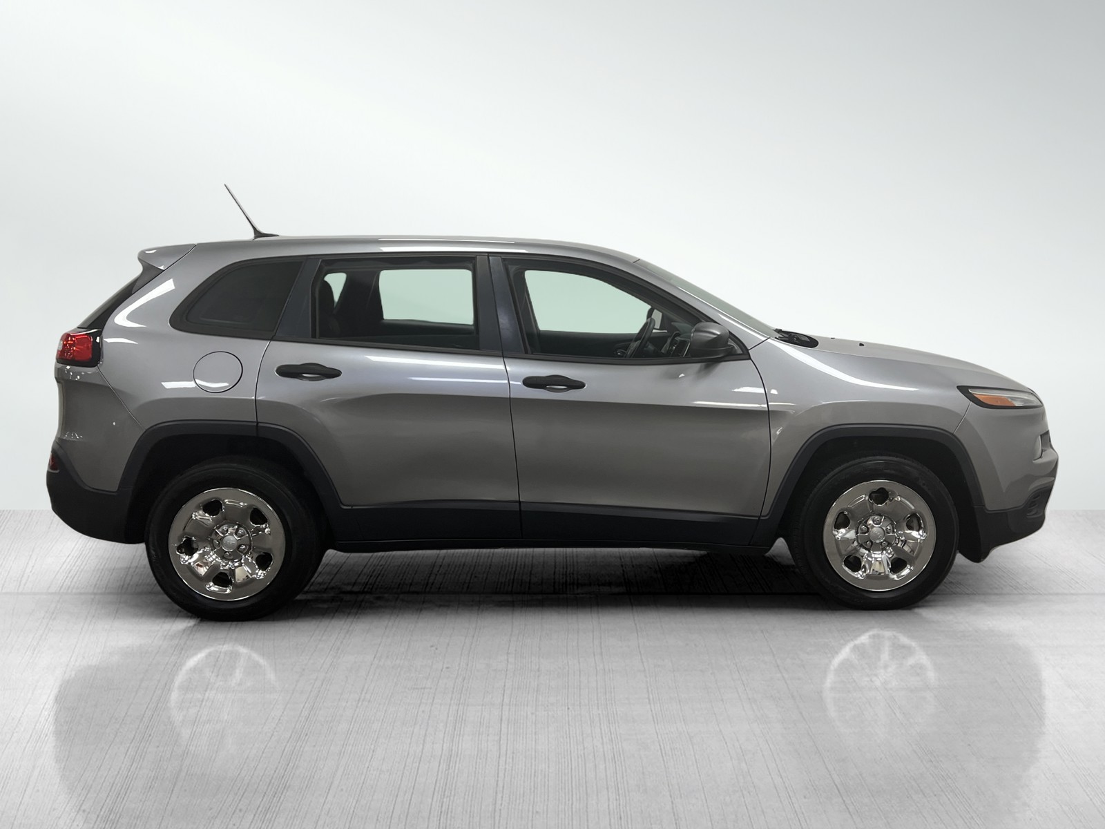 2016 Jeep Cherokee Sport photo 4