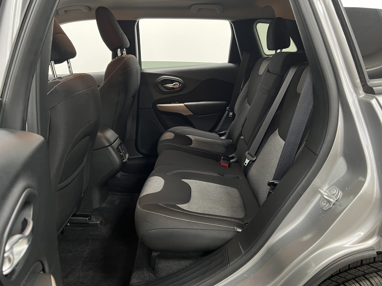 2017 Jeep Cherokee Sport photo 11