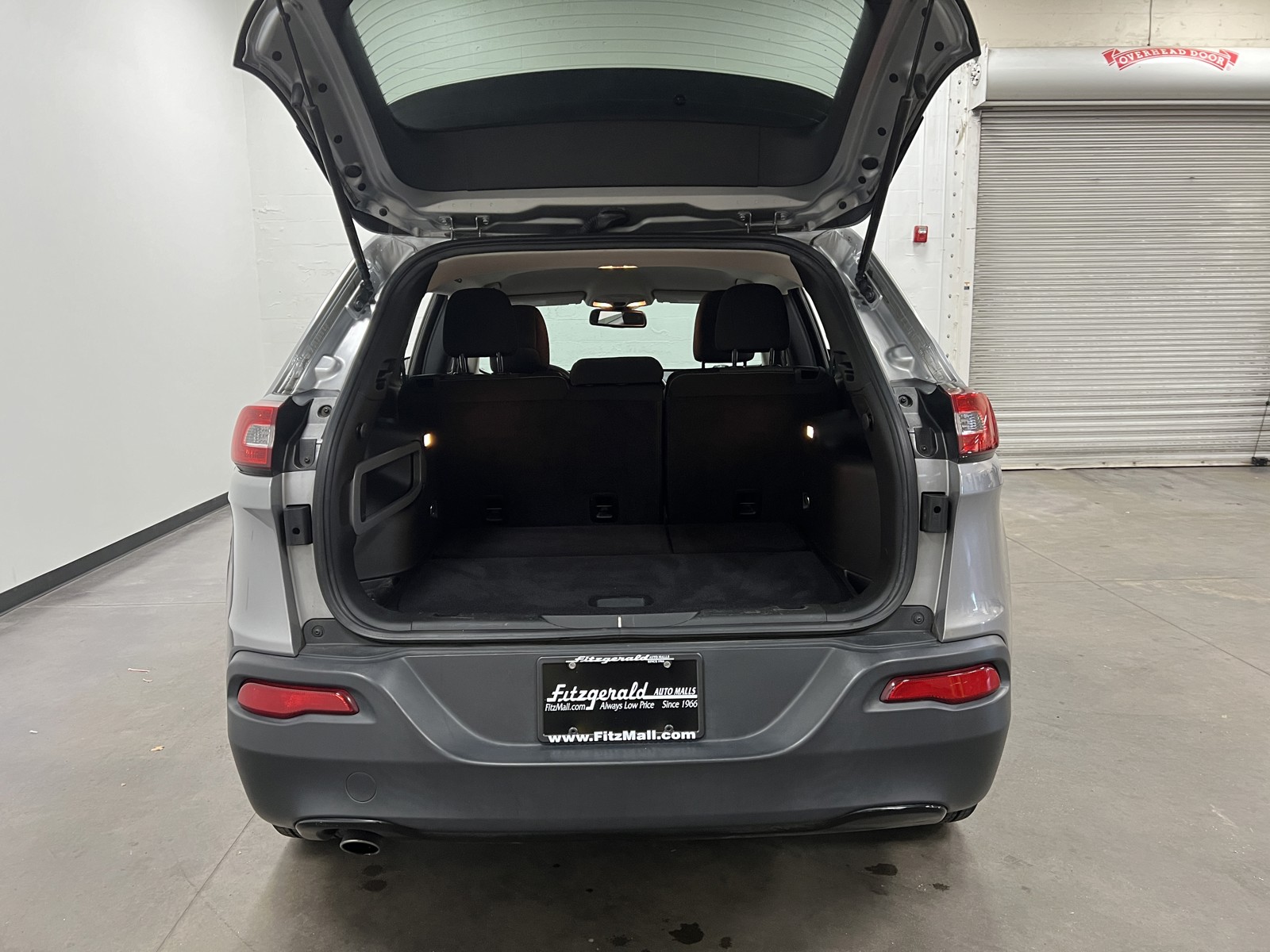 2017 Jeep Cherokee Sport photo 14