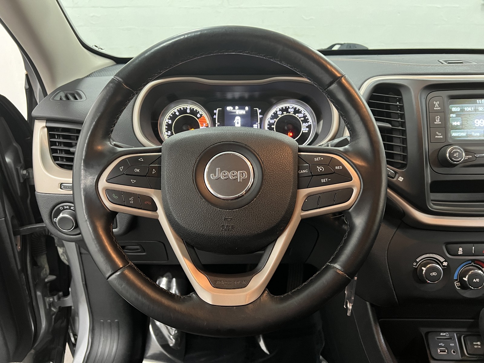 2017 Jeep Cherokee Sport photo 15
