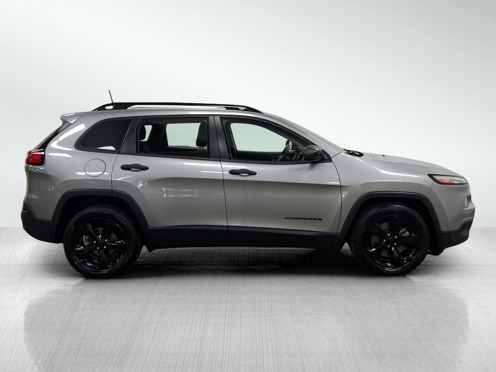 2017 Jeep Cherokee Sport photo 4