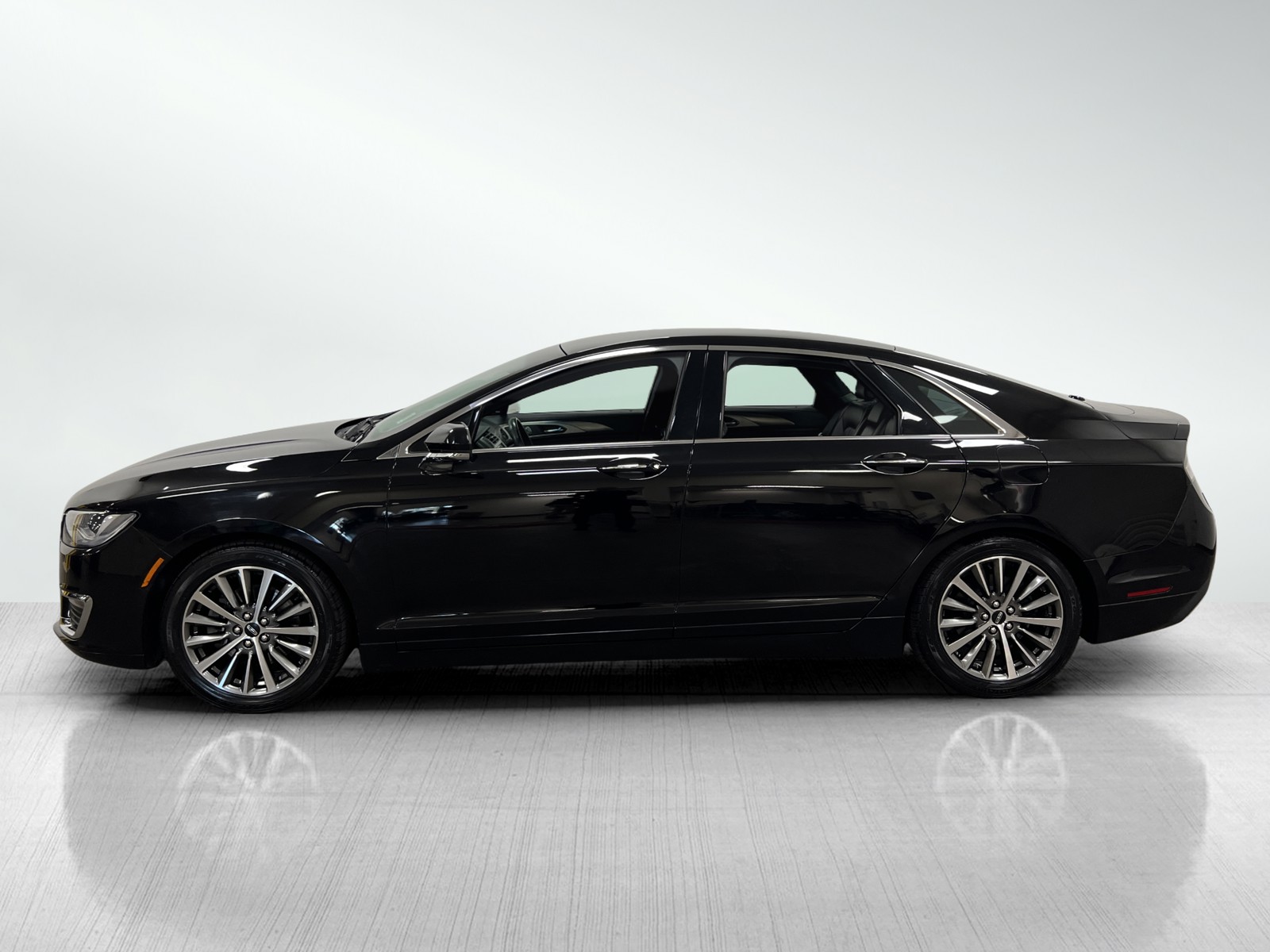2020 Lincoln MKZ Standard photo 3