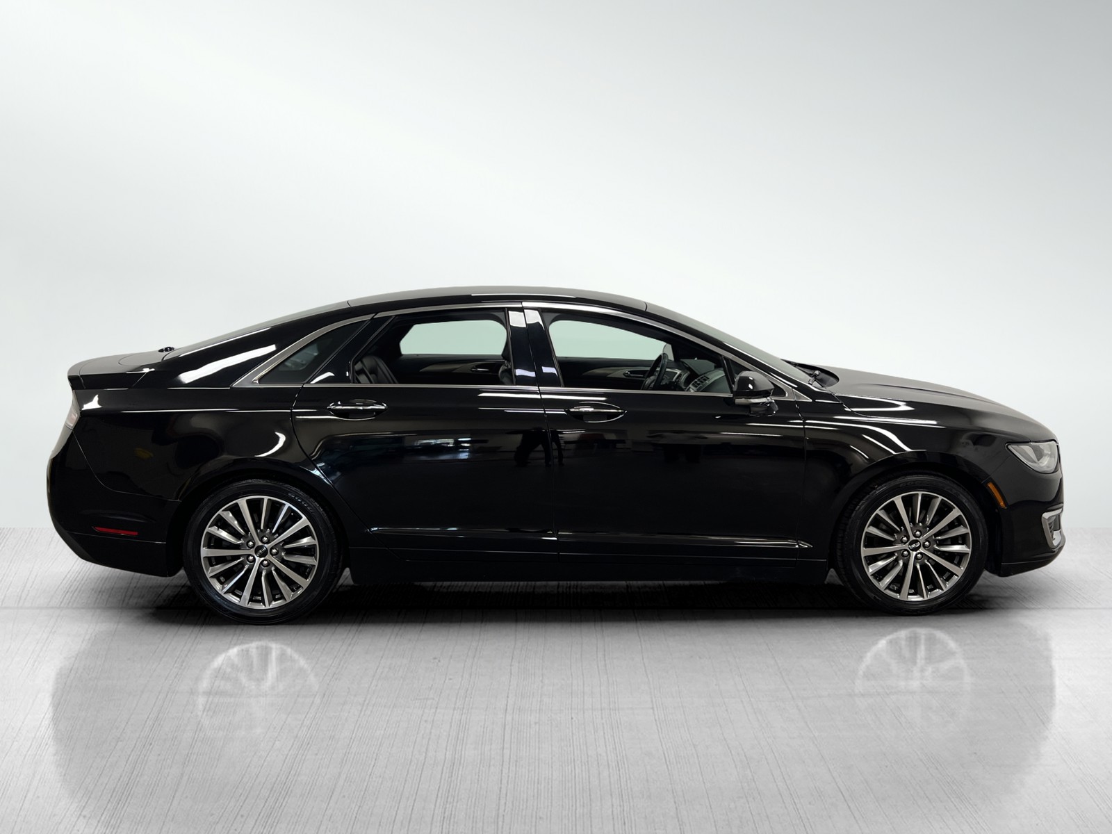 2020 Lincoln MKZ Standard photo 4