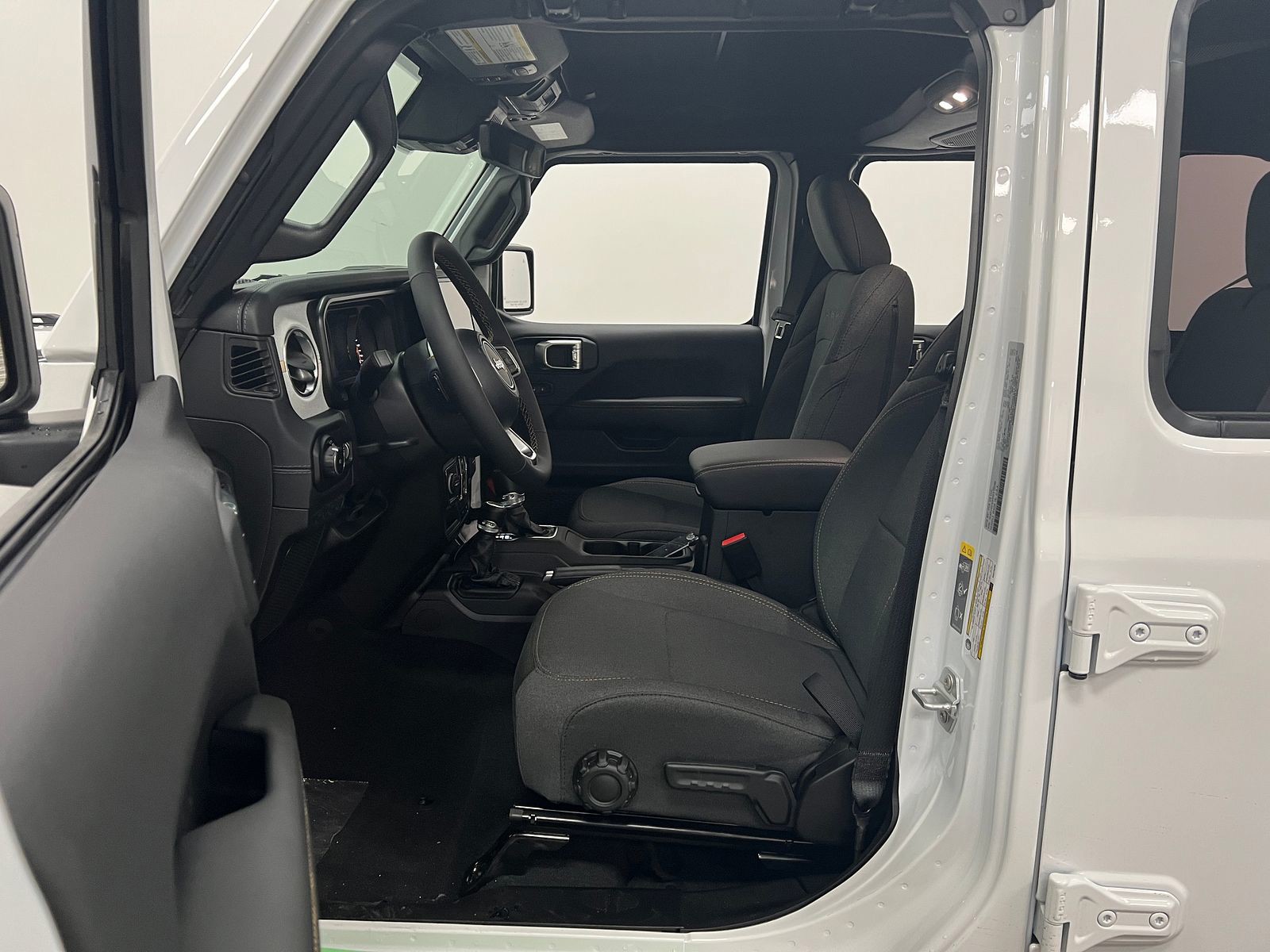 2024 Jeep Wrangler Sahara photo 10