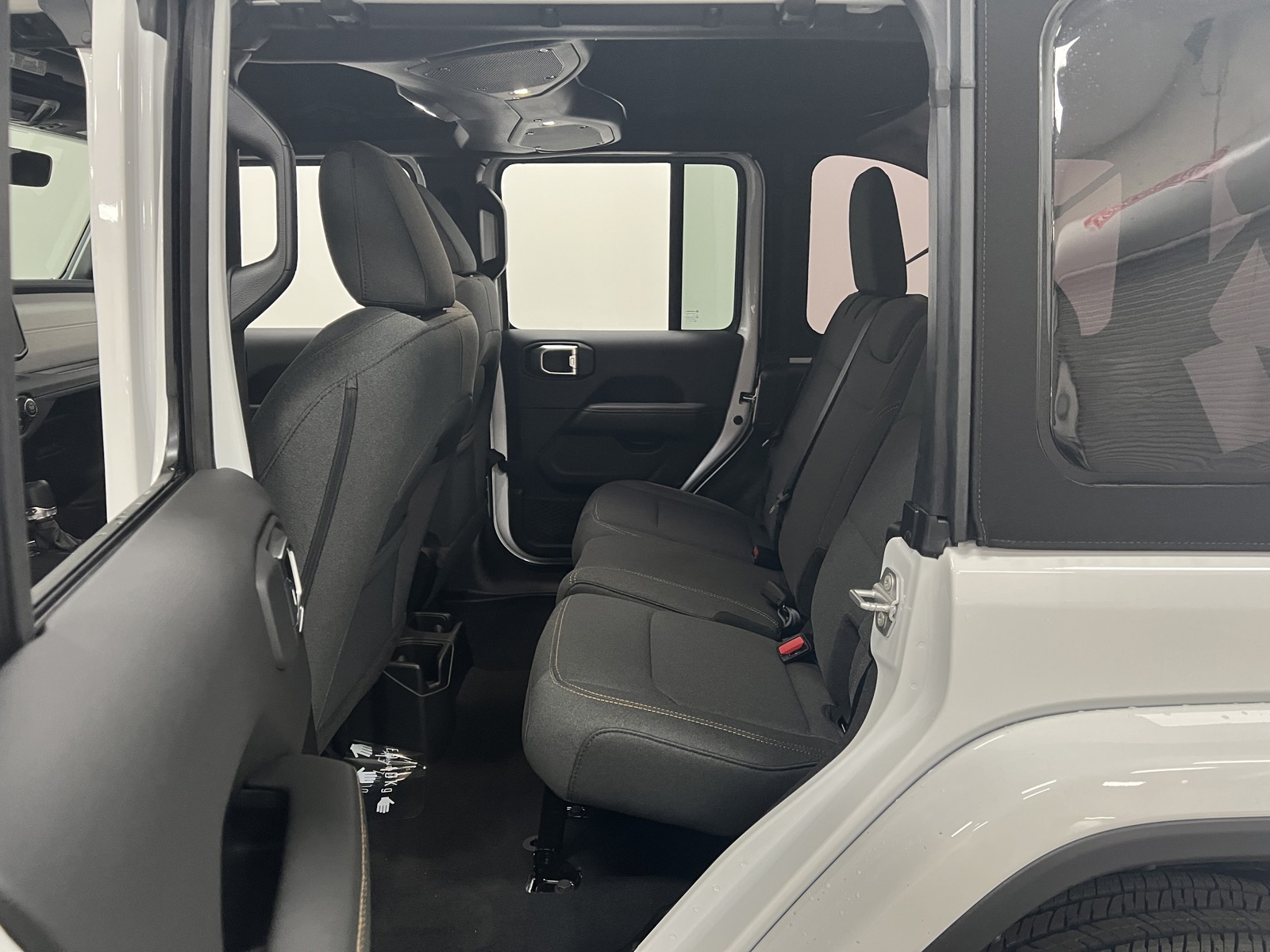 2024 Jeep Wrangler Sahara photo 11
