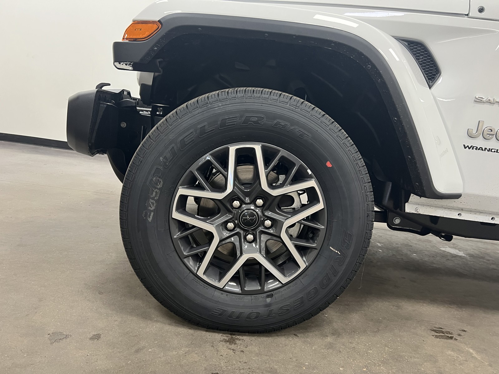 2024 Jeep Wrangler Sahara photo 13
