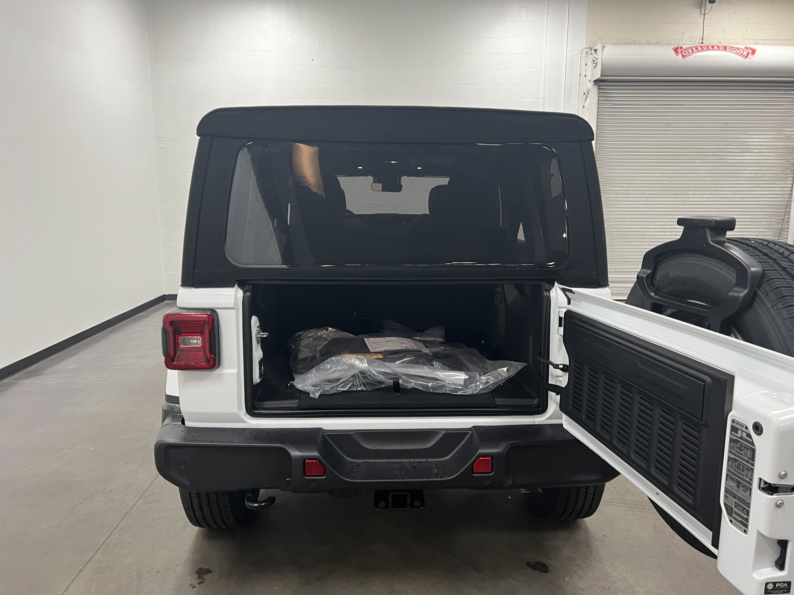 2024 Jeep Wrangler Sahara photo 14