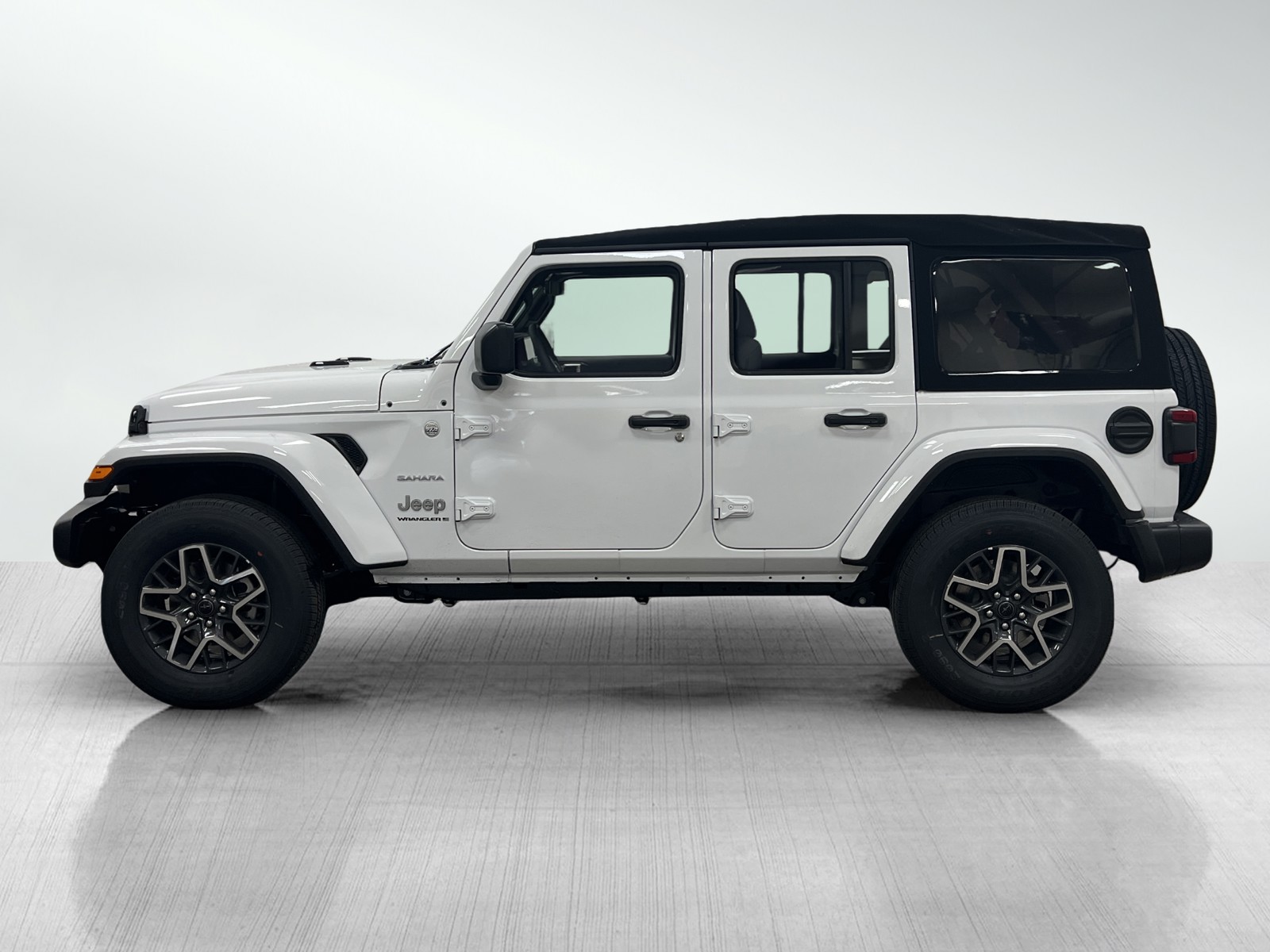 2024 Jeep Wrangler Sahara photo 3