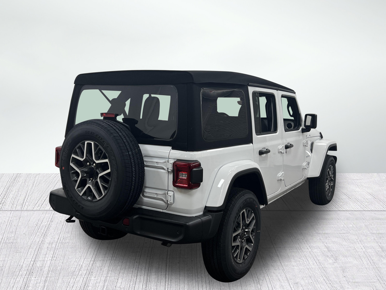 2024 Jeep Wrangler Sahara photo 7