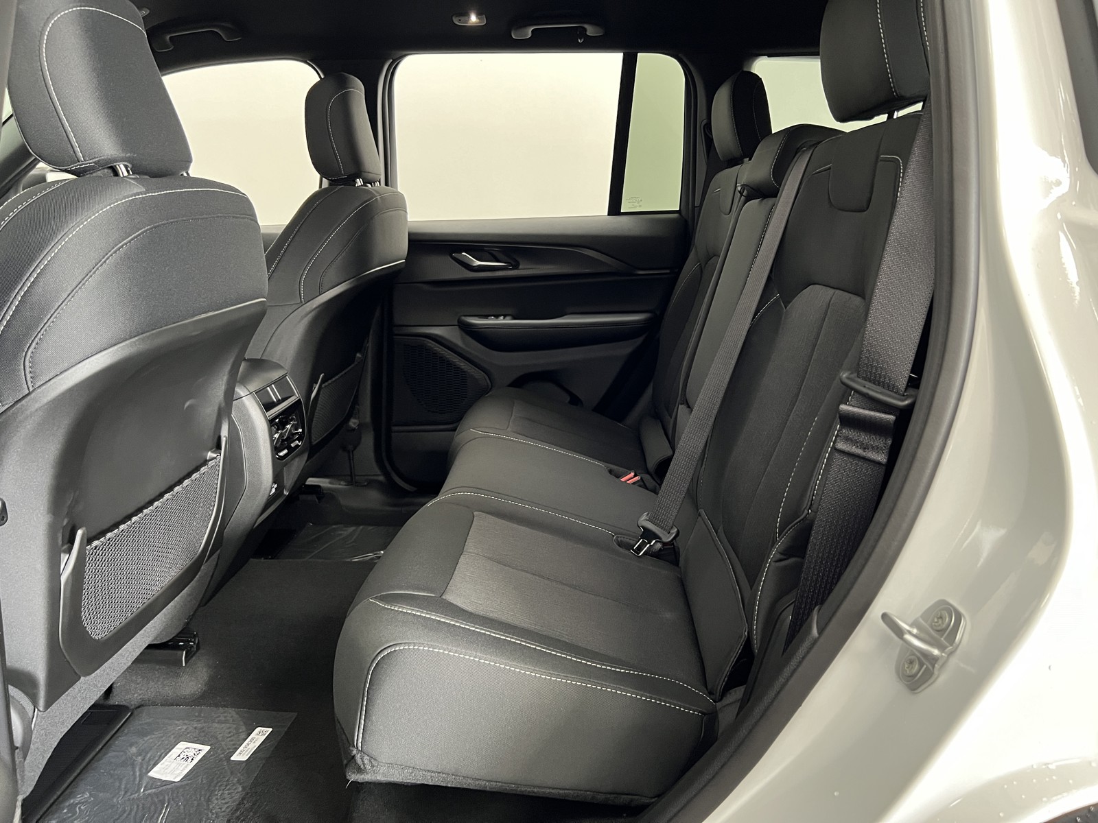 2025 Jeep Grand Cherokee Laredo photo 12