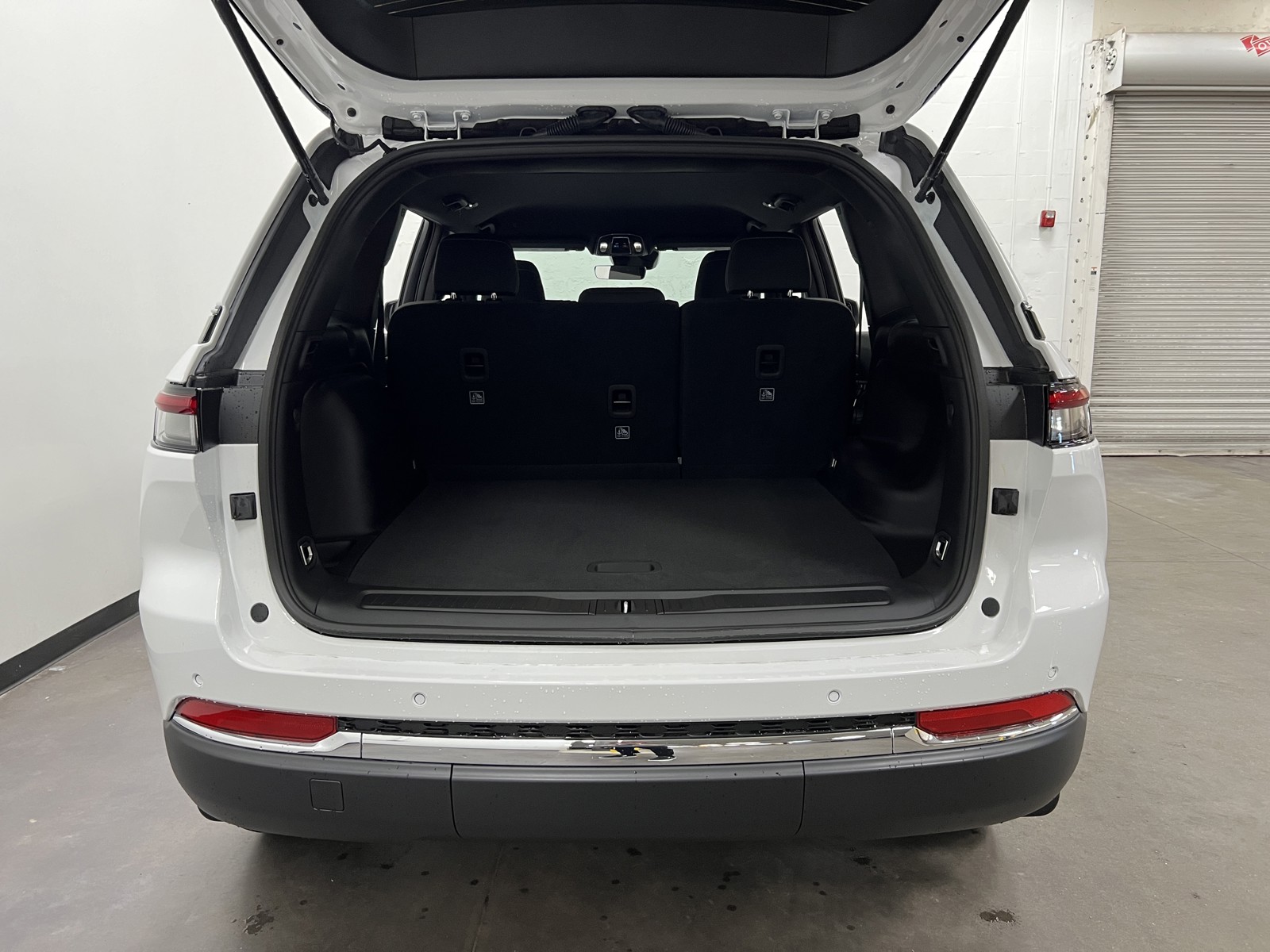 2025 Jeep Grand Cherokee Laredo photo 15