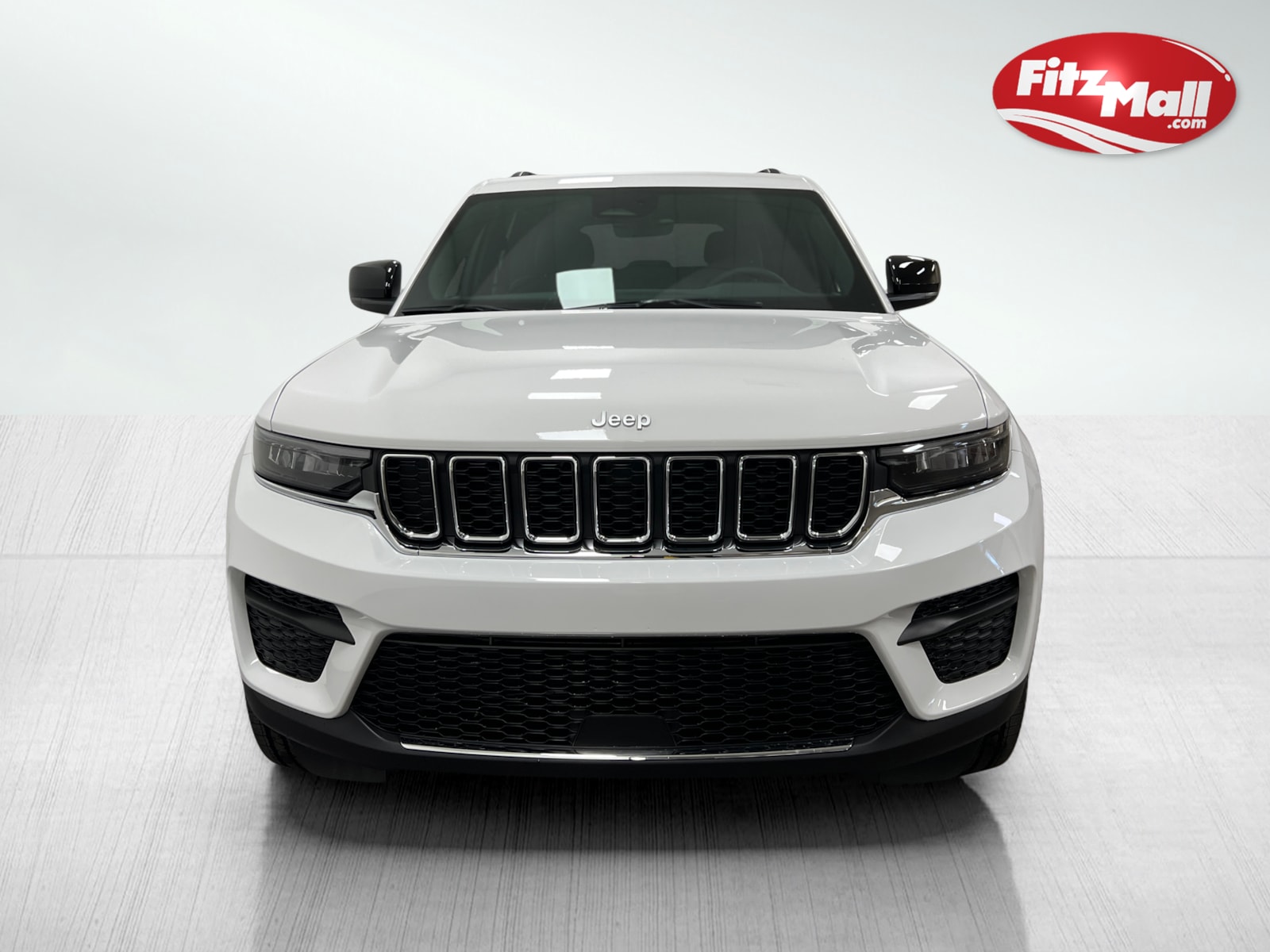 2025 Jeep Grand Cherokee Laredo photo 5