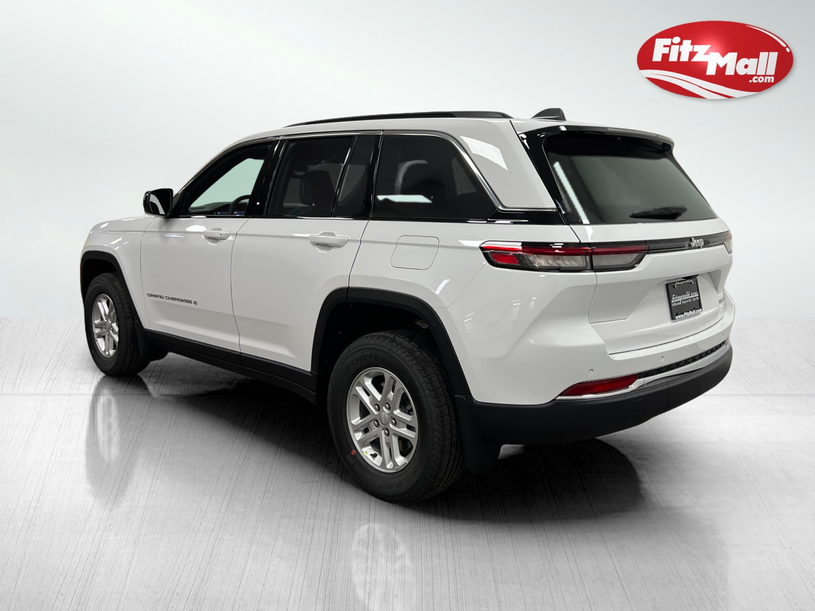 2025 Jeep Grand Cherokee Laredo photo 8