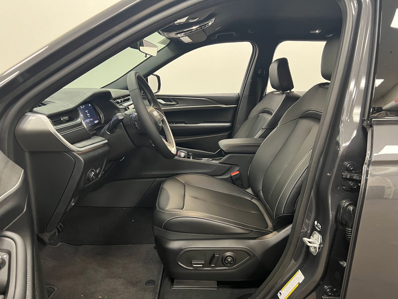 2025 Jeep Grand Cherokee Limited photo 10