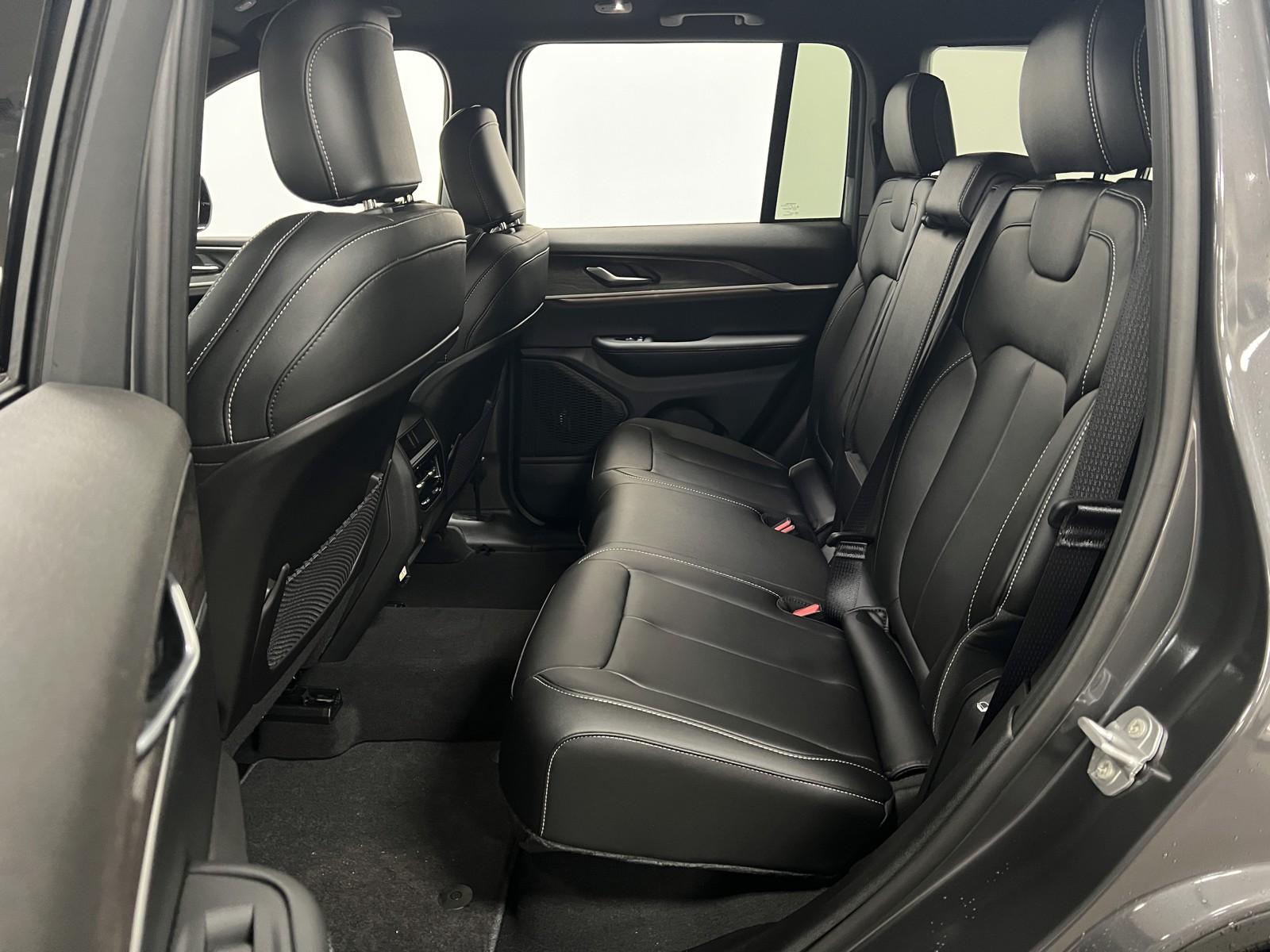 2025 Jeep Grand Cherokee Limited photo 12