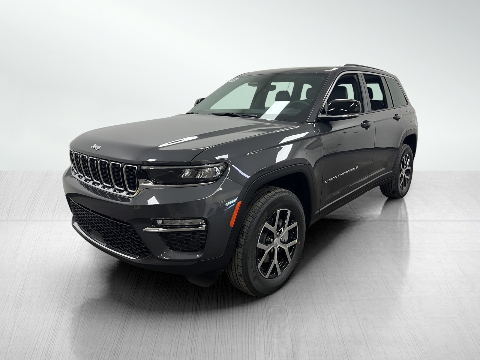 2025 Jeep Grand Cherokee Limited photo 2