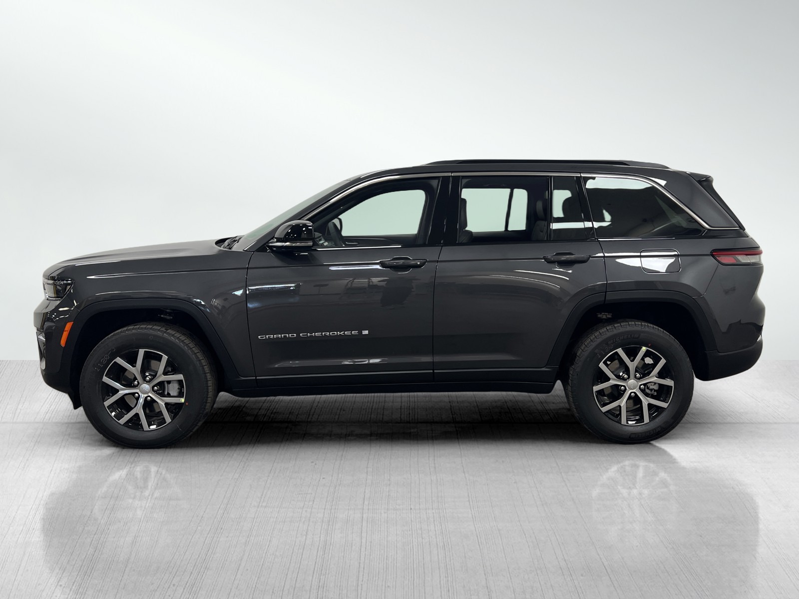 2025 Jeep Grand Cherokee Limited photo 3