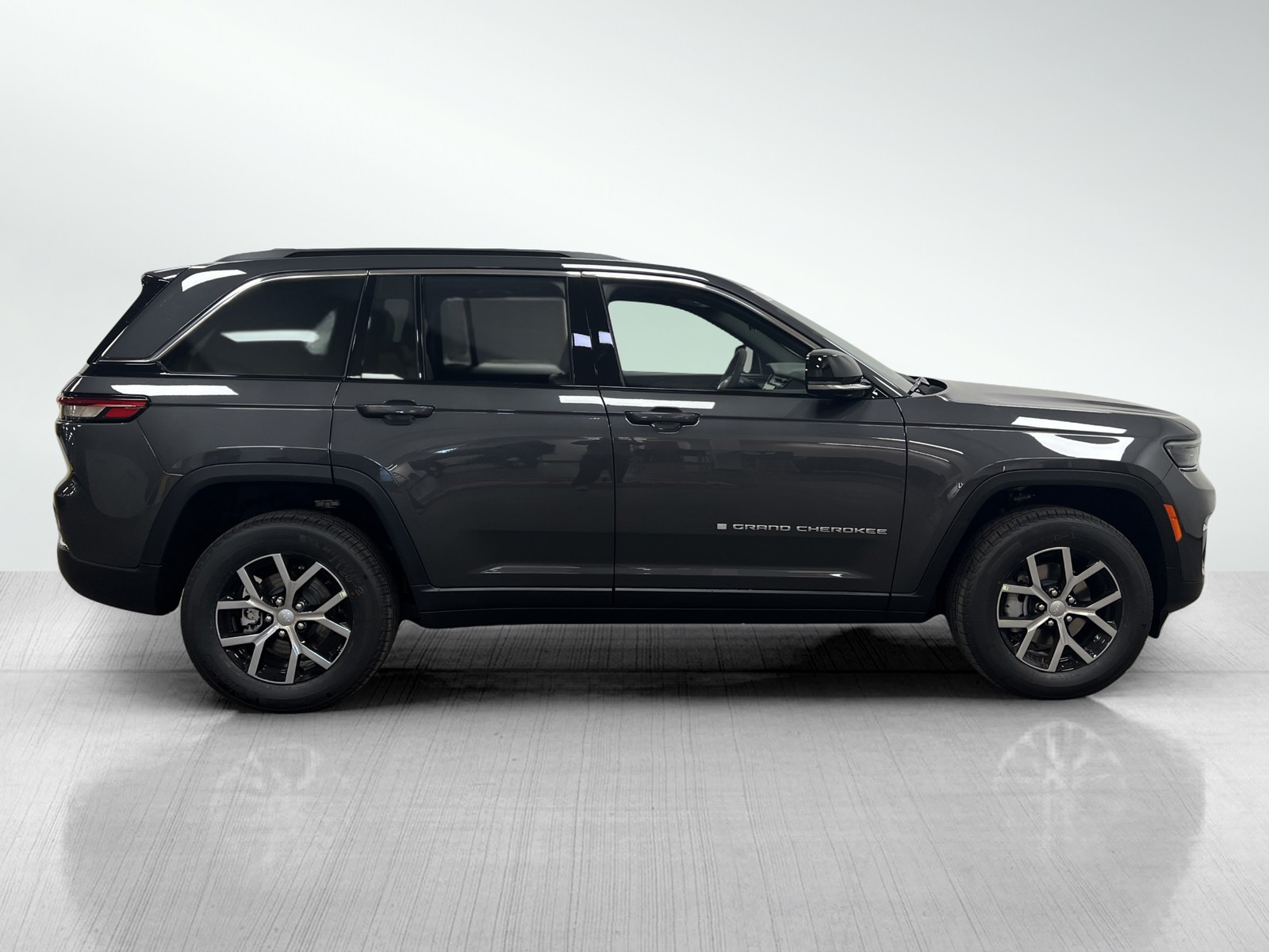 2025 Jeep Grand Cherokee Limited photo 4
