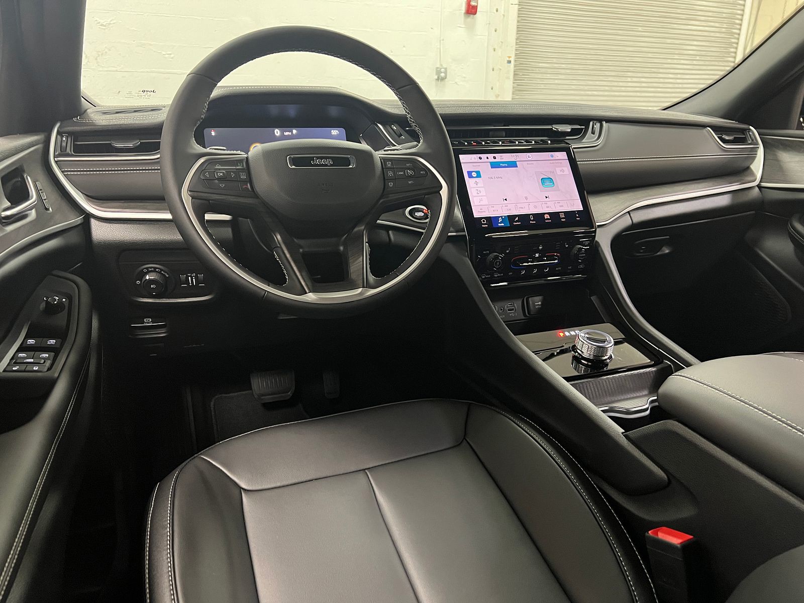 2025 Jeep Grand Cherokee Limited photo 9