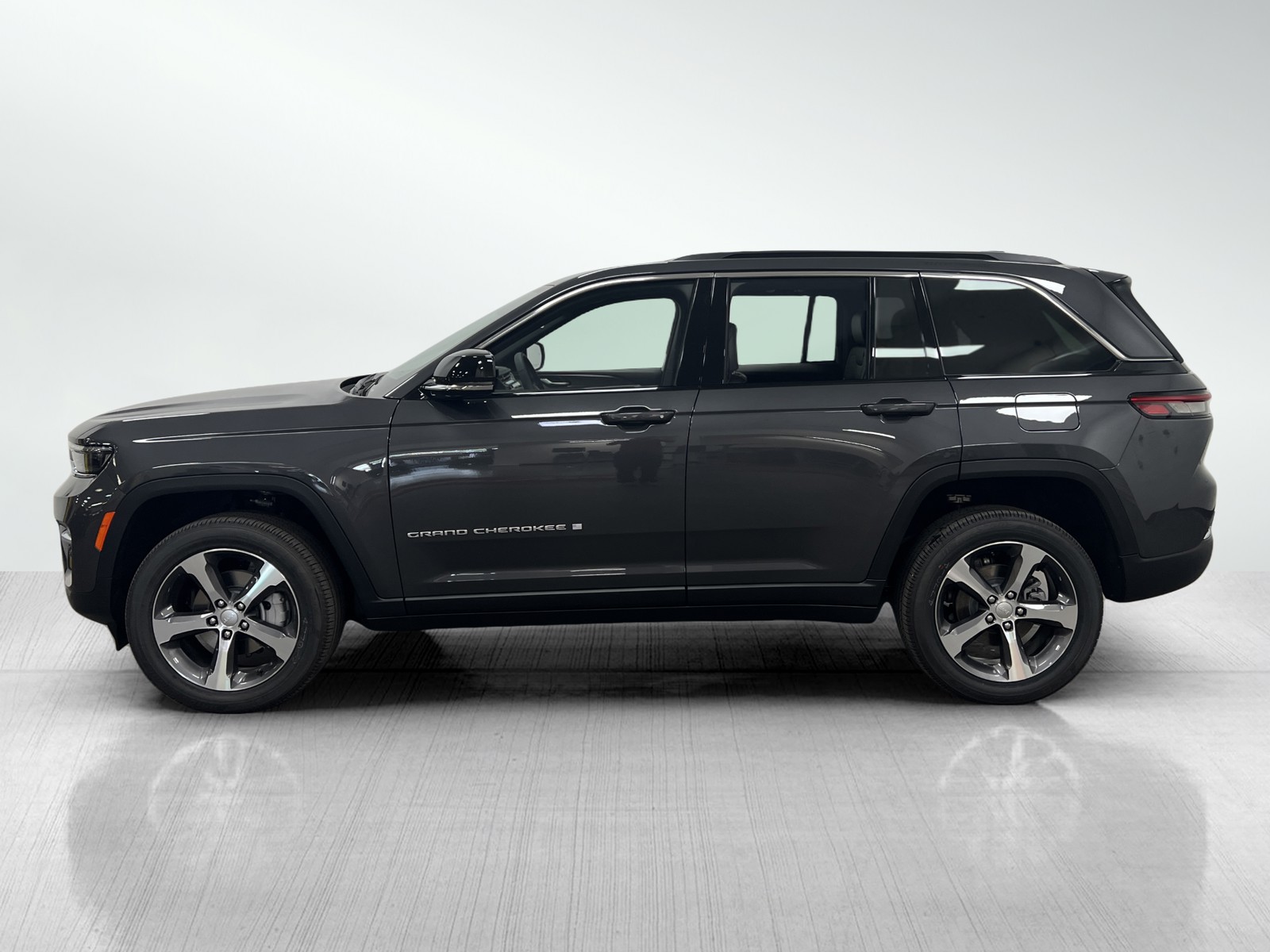 2025 Jeep Grand Cherokee Limited photo 3