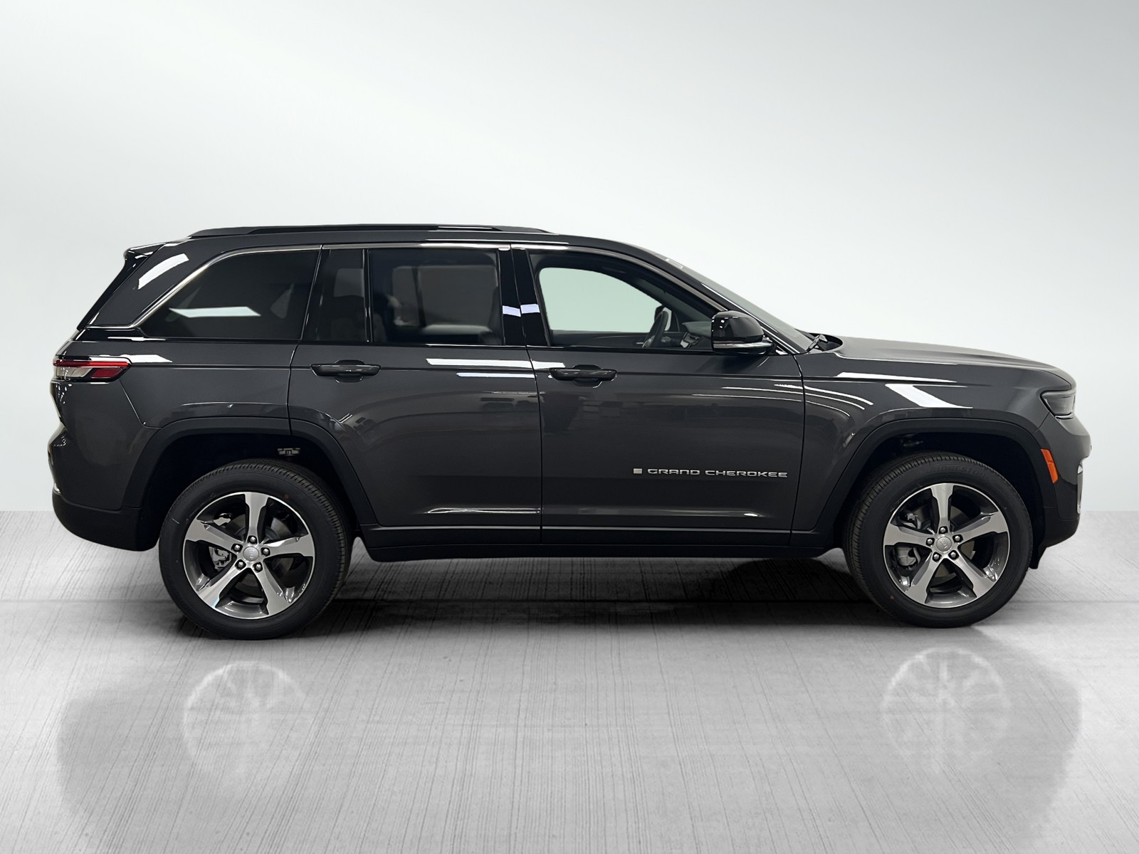 2025 Jeep Grand Cherokee Limited photo 4