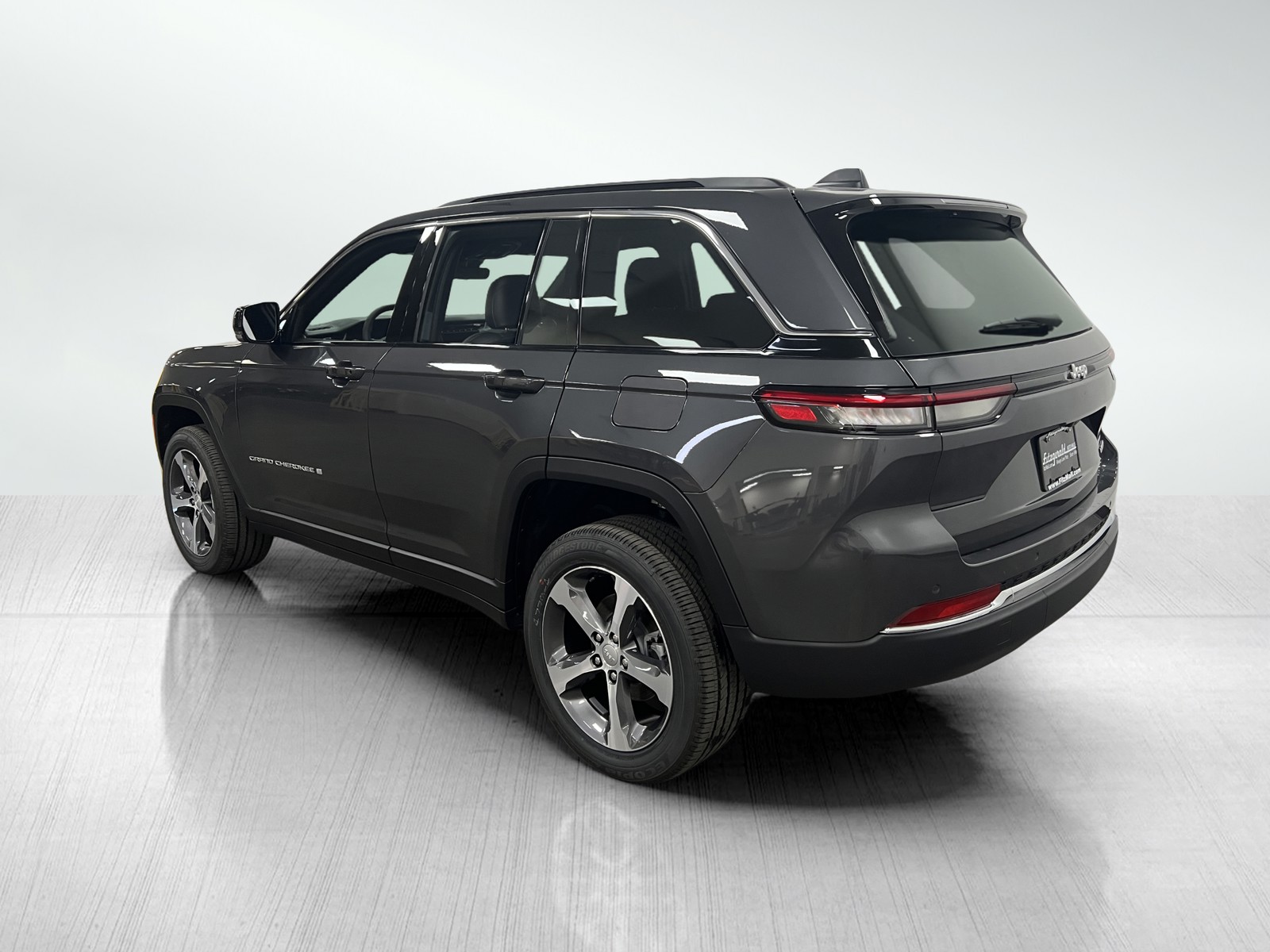 2025 Jeep Grand Cherokee Limited photo 8