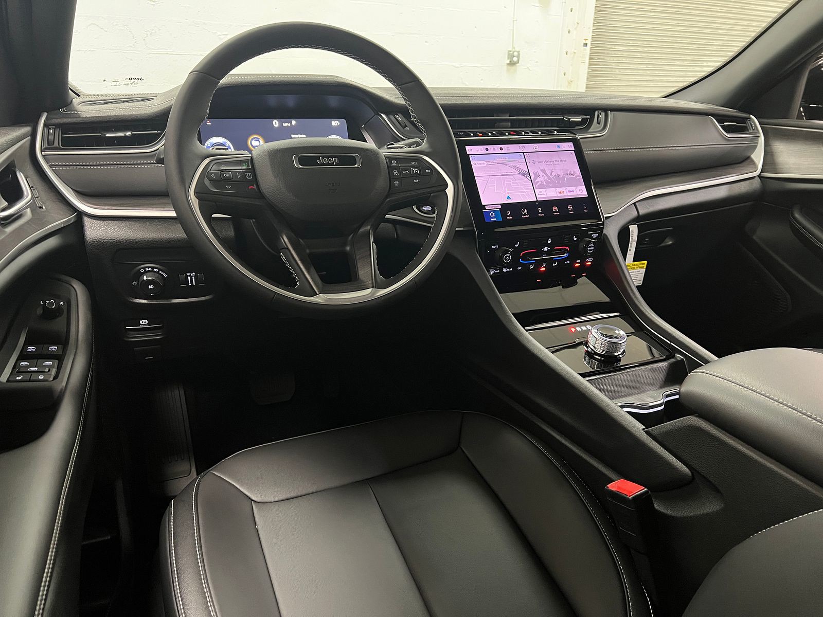 2025 Jeep Grand Cherokee Limited photo 9