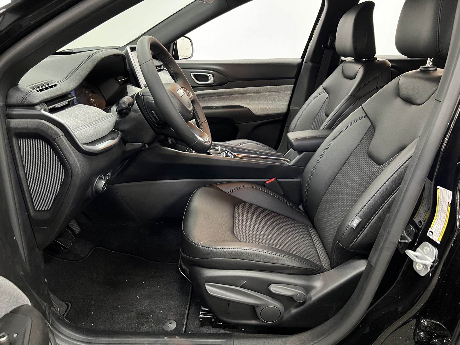 2025 Jeep Compass Latitude photo 10