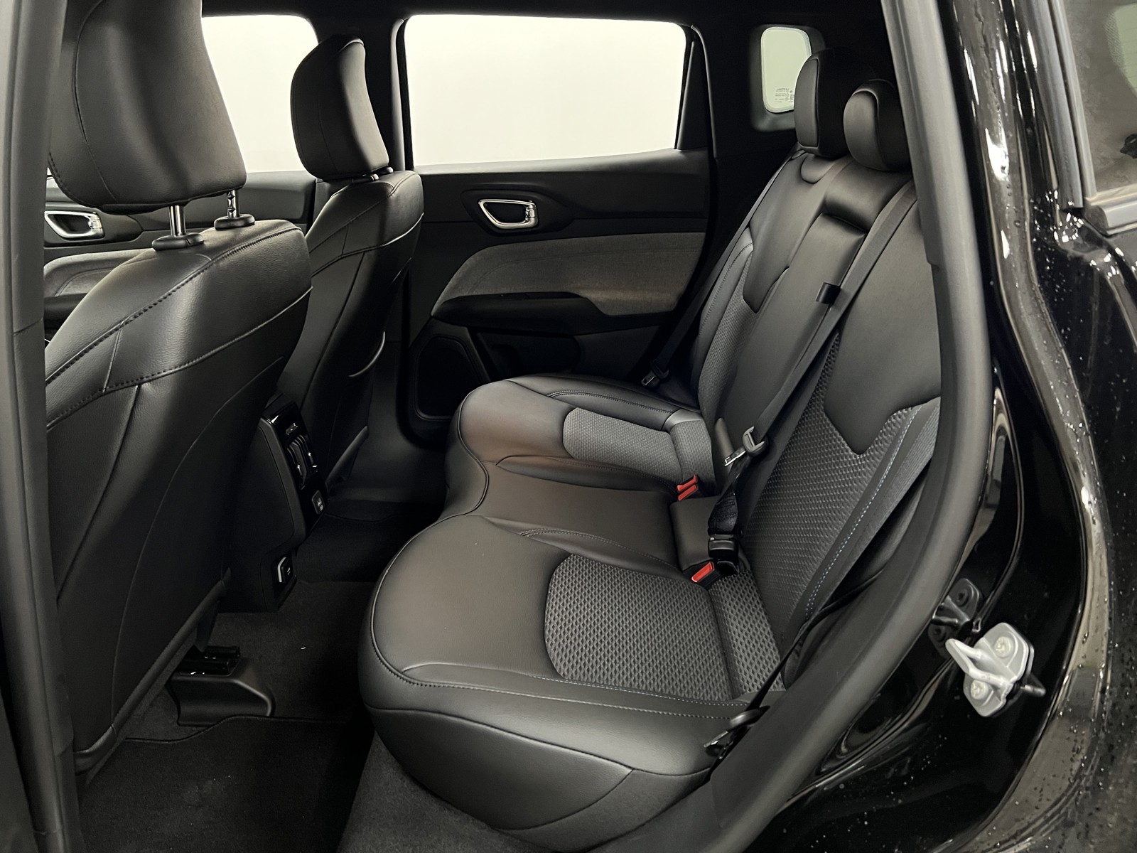2025 Jeep Compass Latitude photo 11