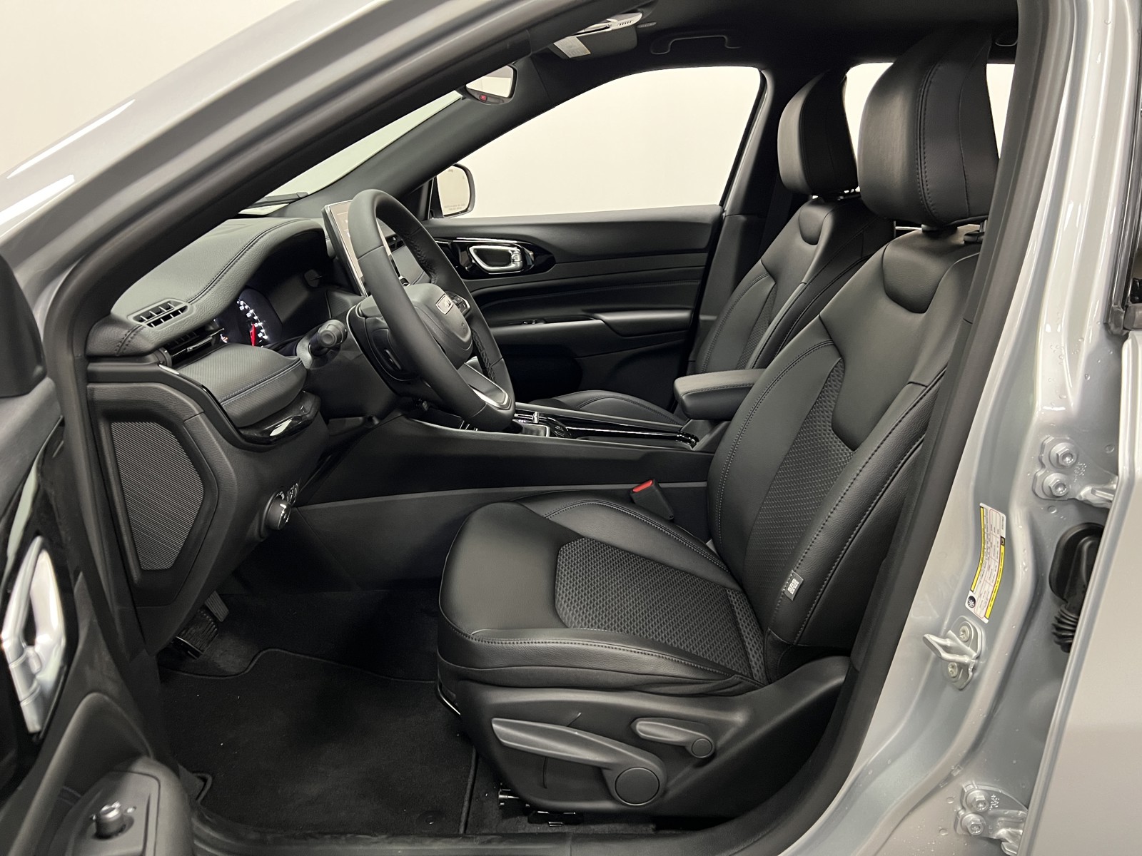 2025 Jeep Compass Latitude photo 10