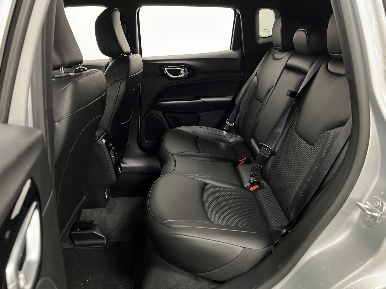 2025 Jeep Compass Latitude photo 11