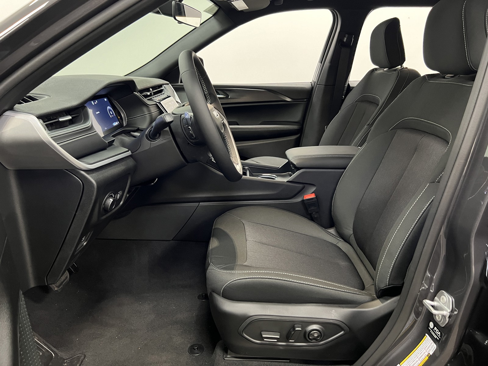 2025 Jeep Grand Cherokee Laredo photo 10