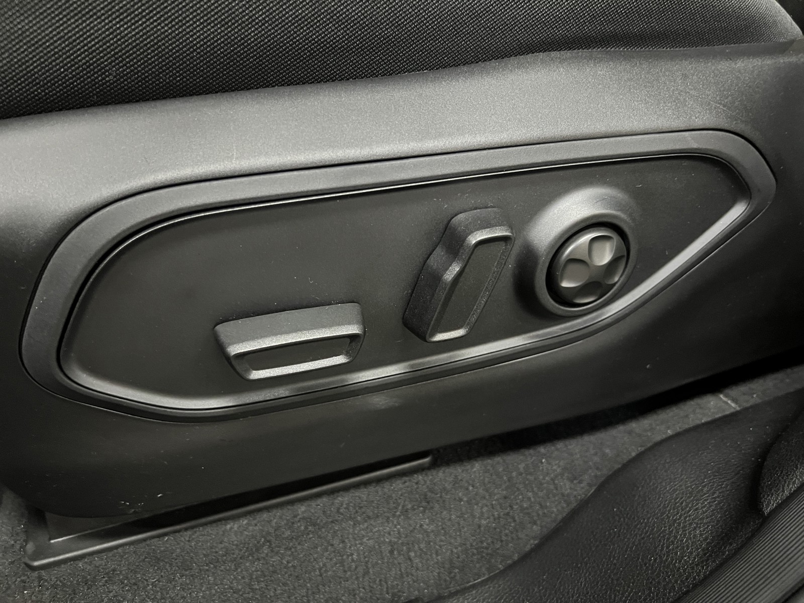 2025 Jeep Grand Cherokee Laredo photo 11