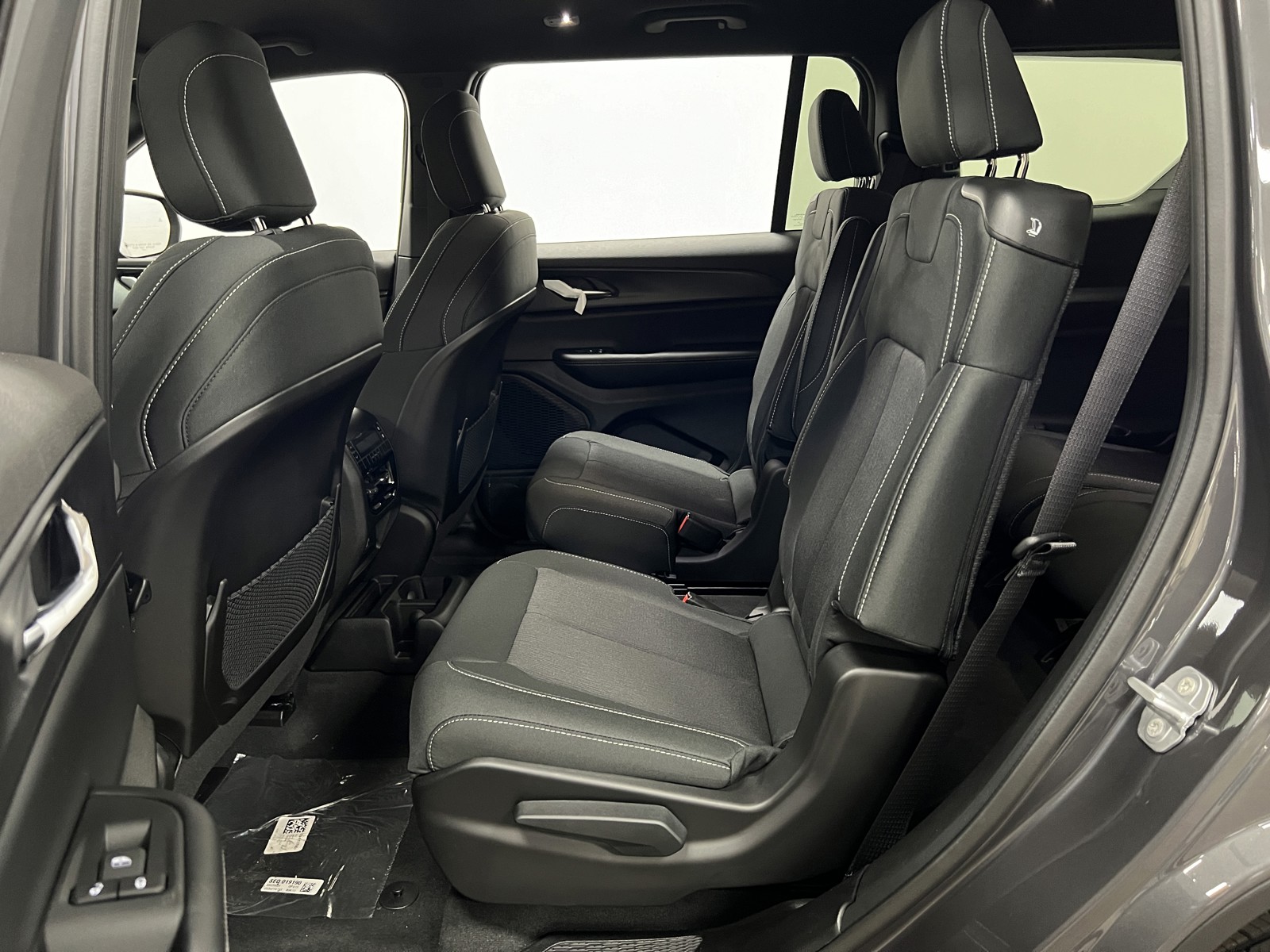 2025 Jeep Grand Cherokee Laredo photo 12