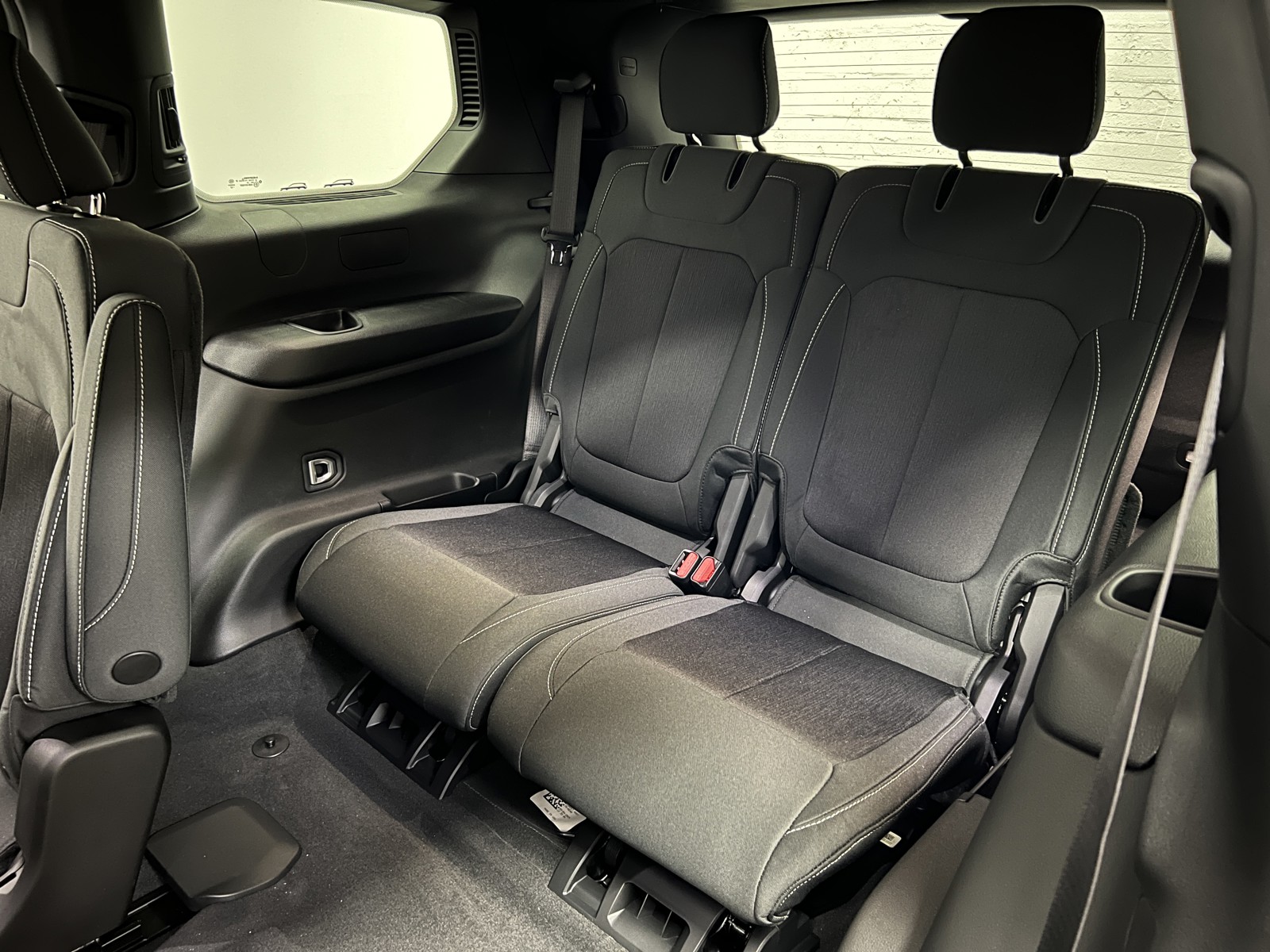 2025 Jeep Grand Cherokee Laredo photo 14