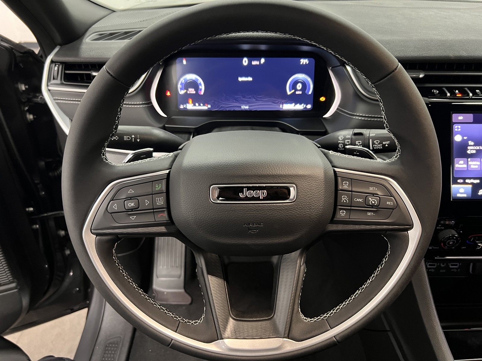 2025 Jeep Grand Cherokee Laredo photo 17