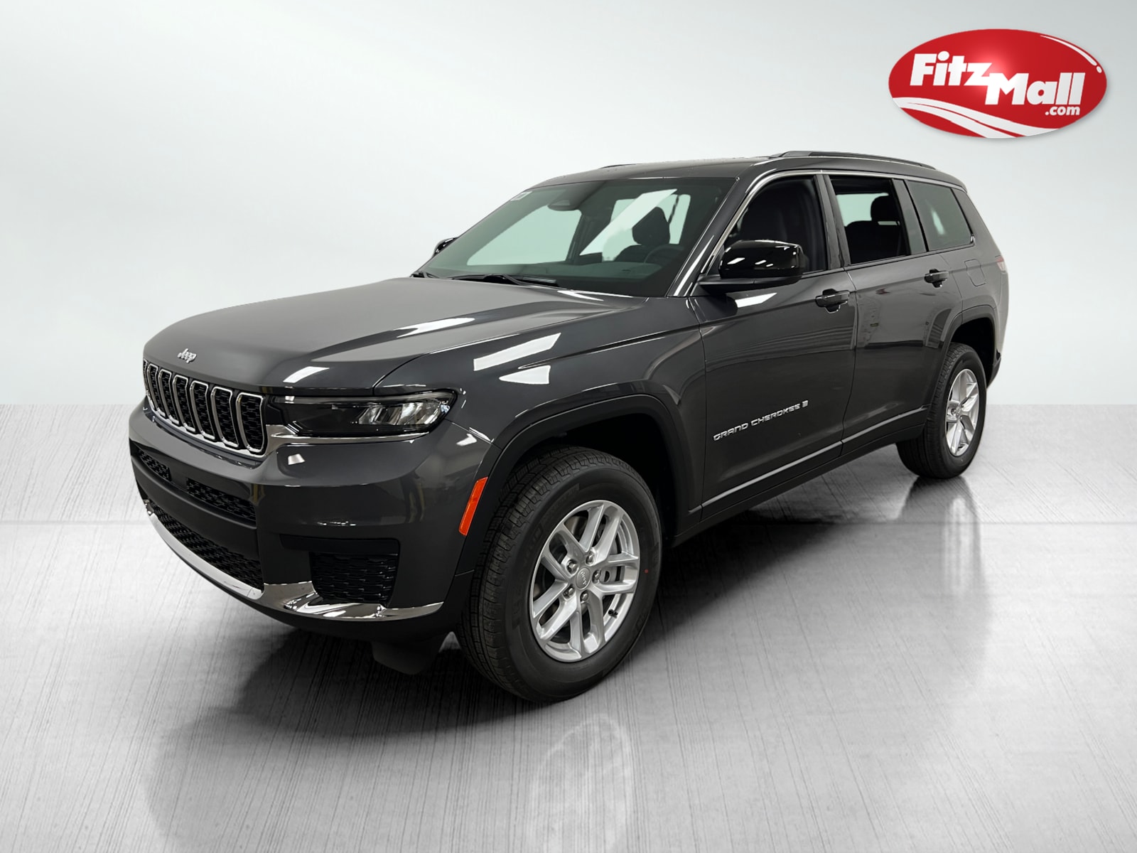 2025 Jeep Grand Cherokee Laredo photo 2