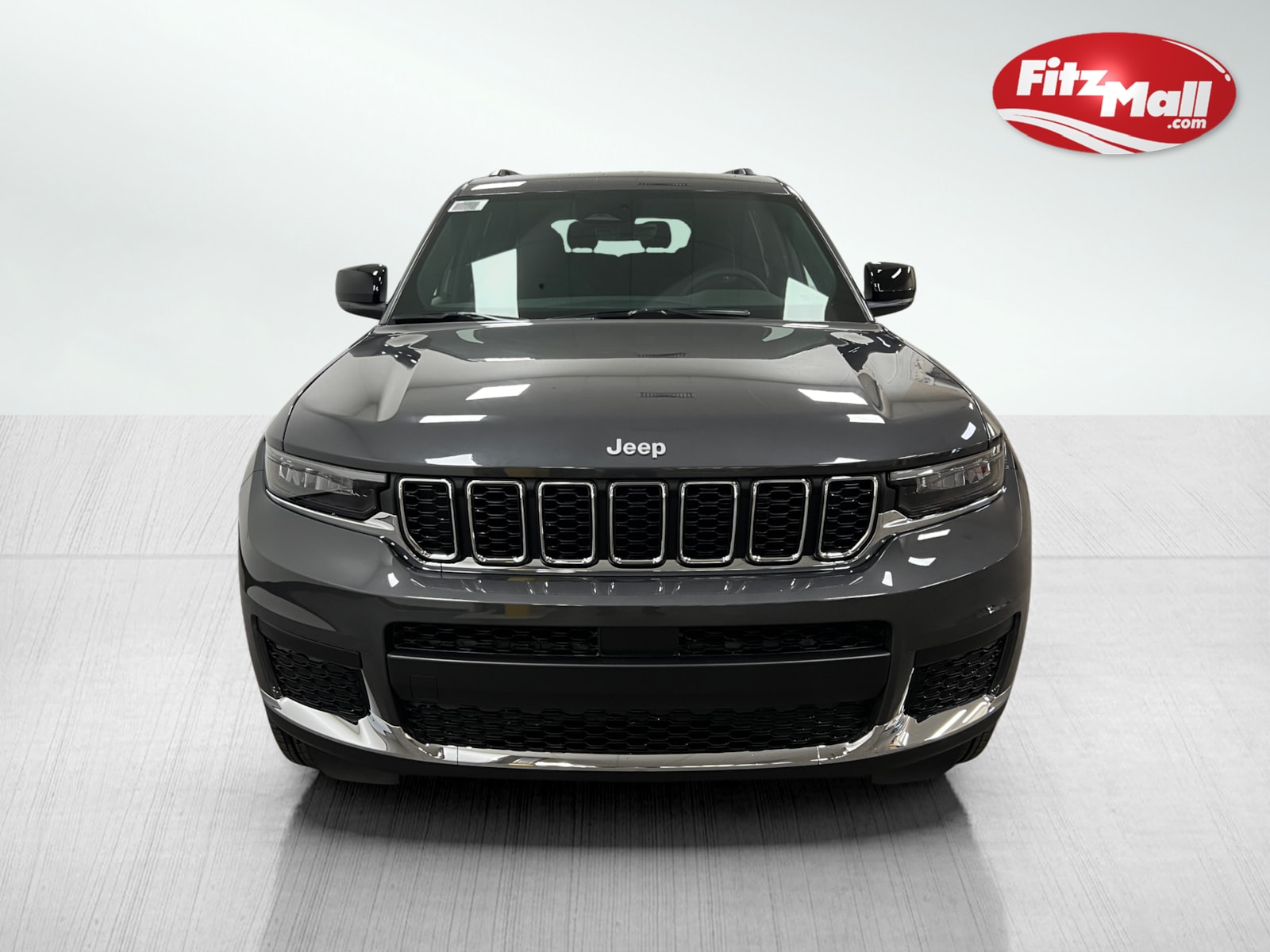 2025 Jeep Grand Cherokee Laredo photo 5