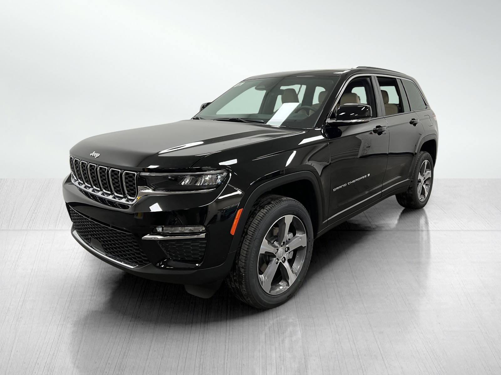 2025 Jeep Grand Cherokee Limited photo 2