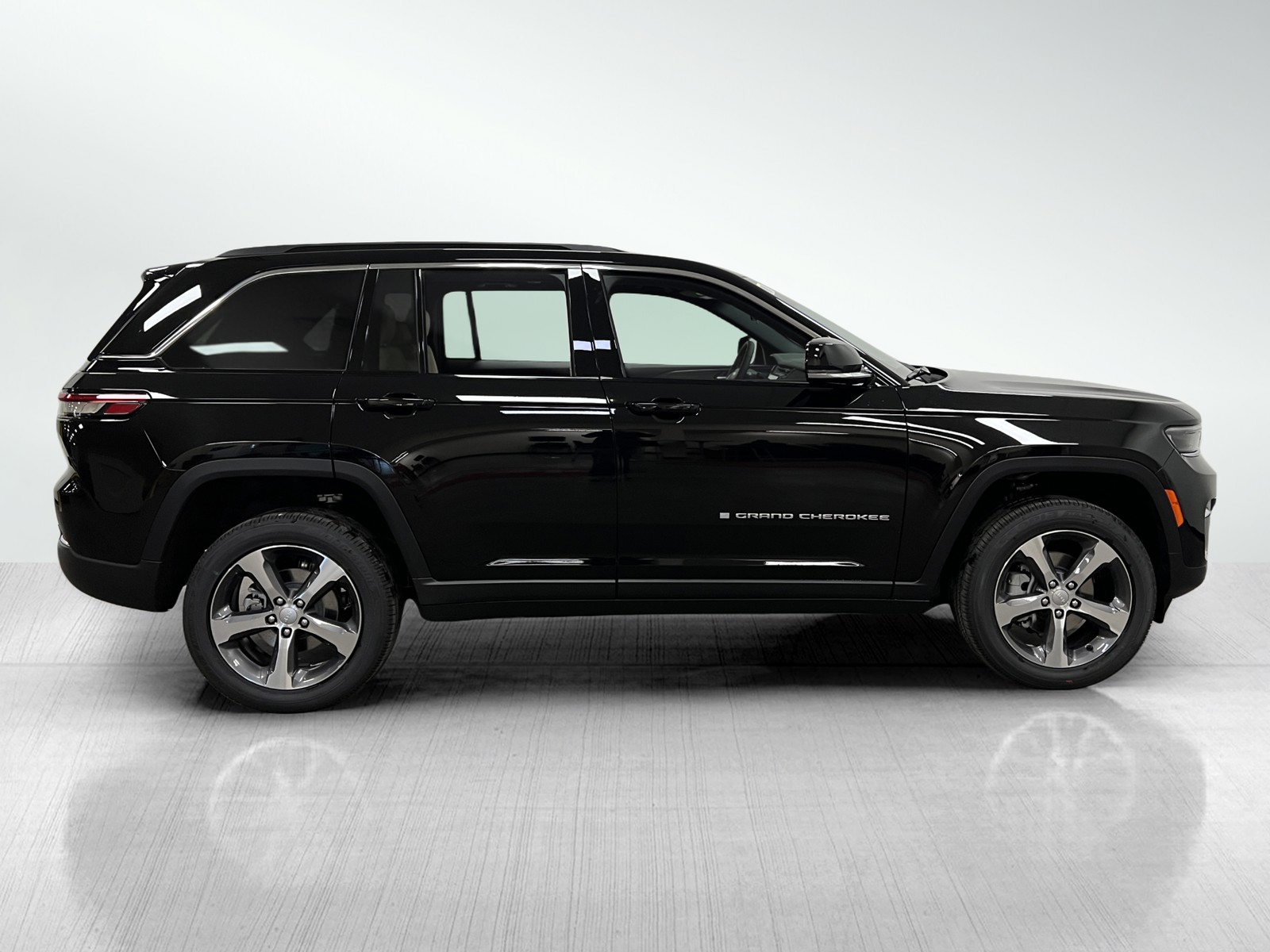 2025 Jeep Grand Cherokee Limited photo 4