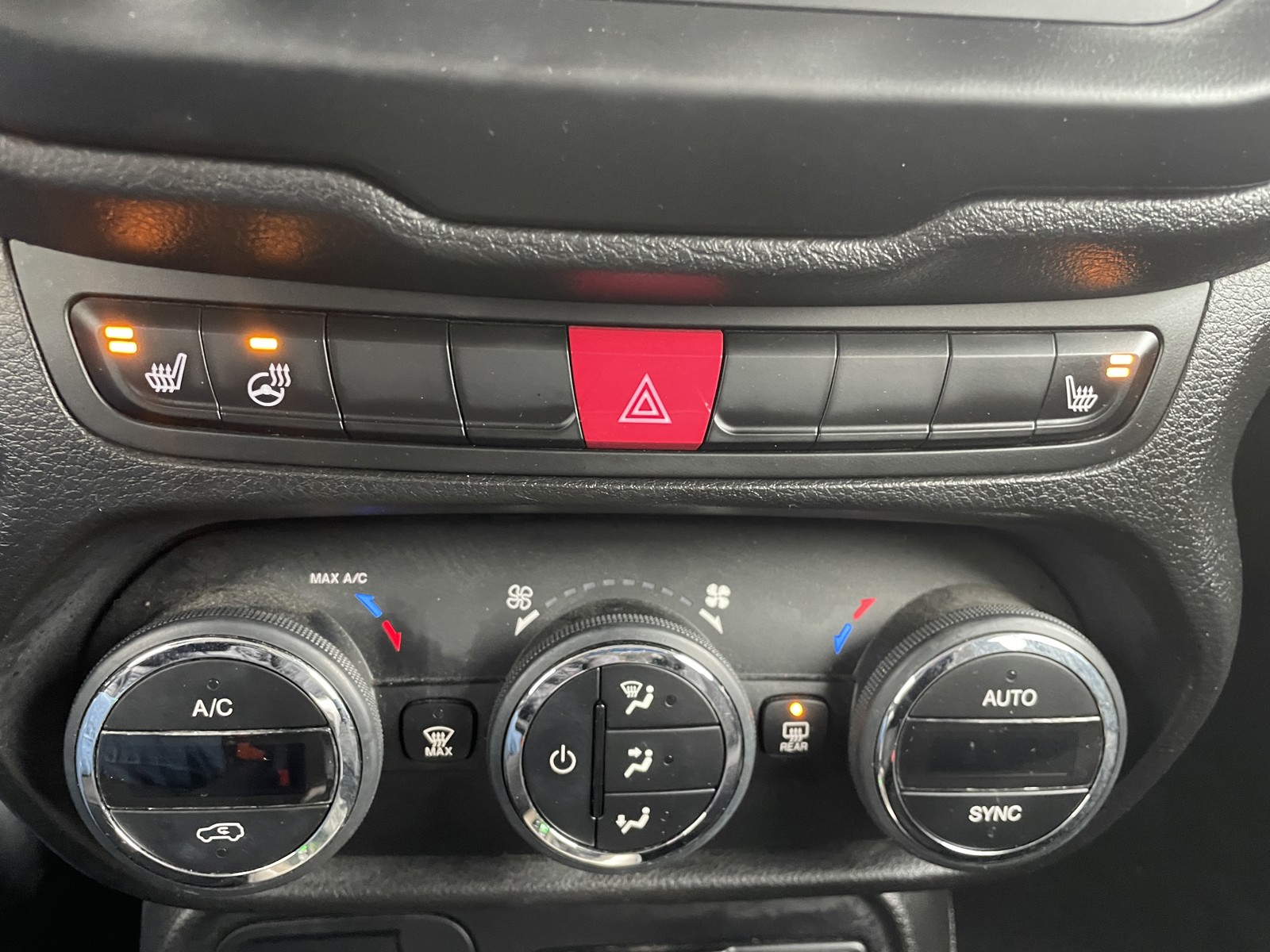 2015 Jeep Renegade Latitude photo 23
