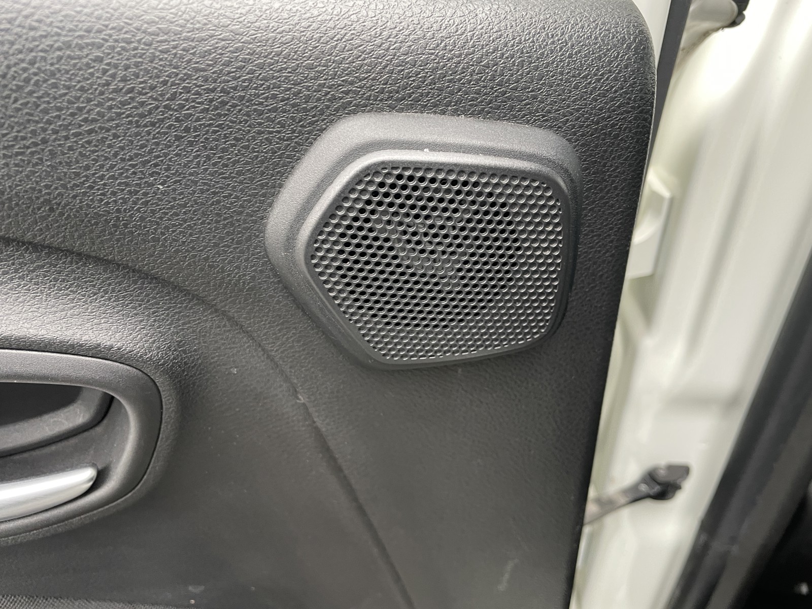 2015 Jeep Renegade Latitude photo 29