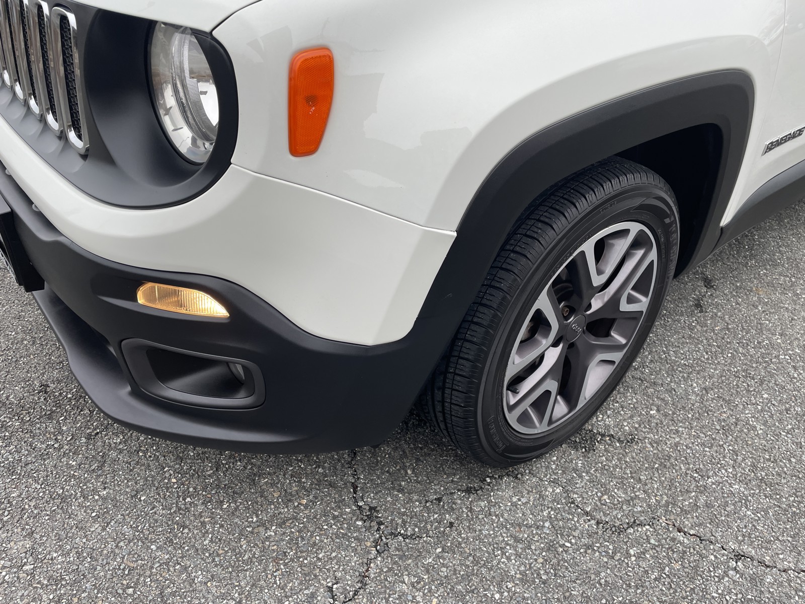 2015 Jeep Renegade Latitude photo 36