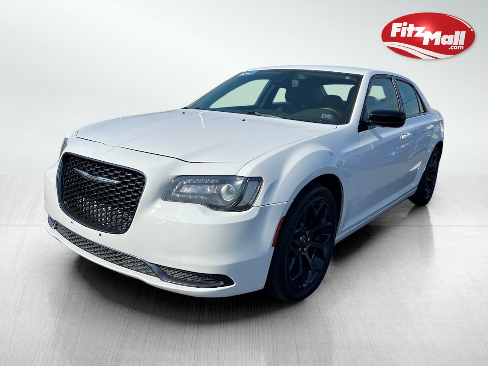 2019 Chrysler 300 Touring photo 2
